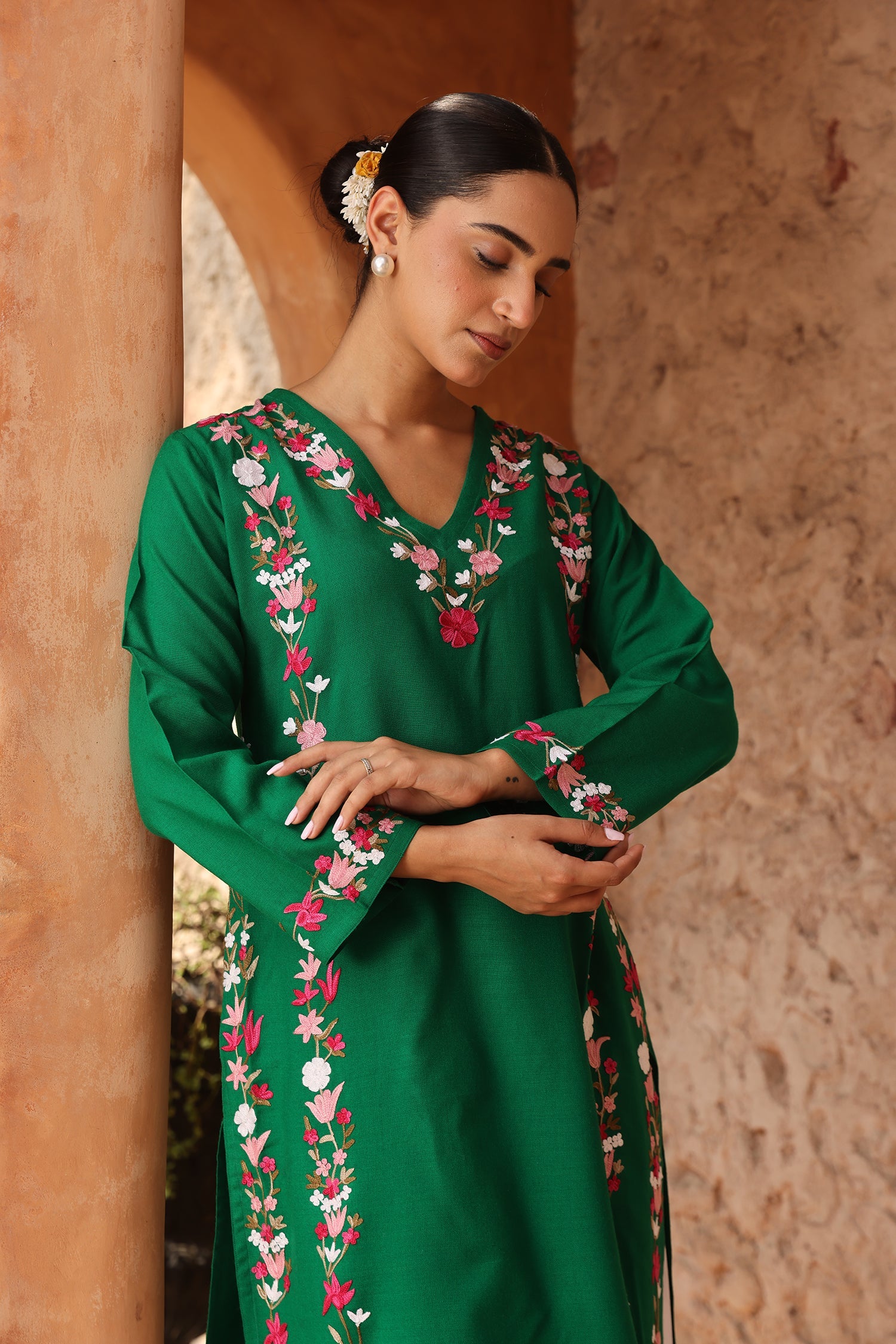 Woolen Kashmiri Aari Kurta – Bottle Green