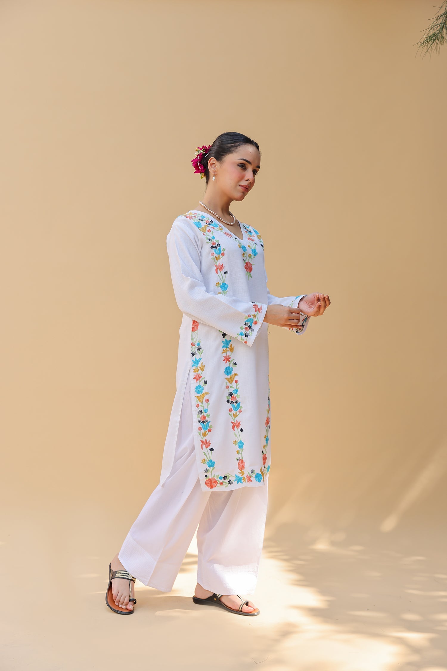 Woolen Kashmiri Aari Kurta – White