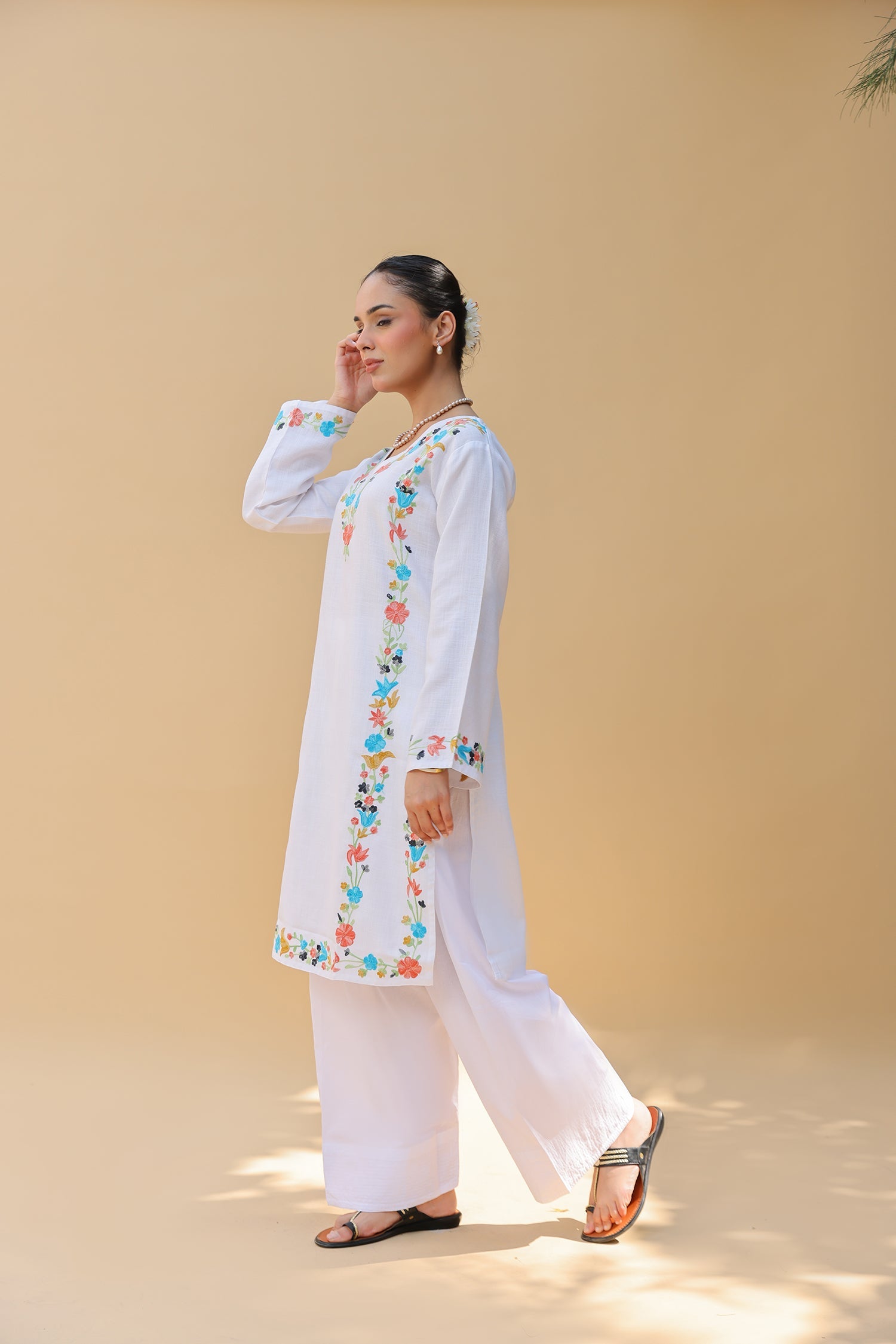 Woolen Kashmiri Aari Kurta – White