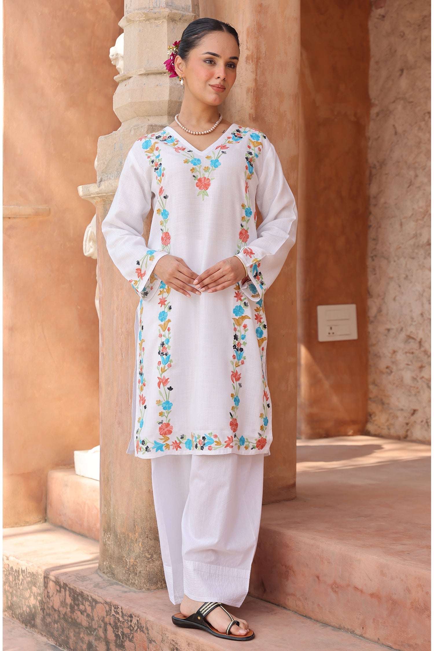Woolen Kashmiri Aari Kurta – White