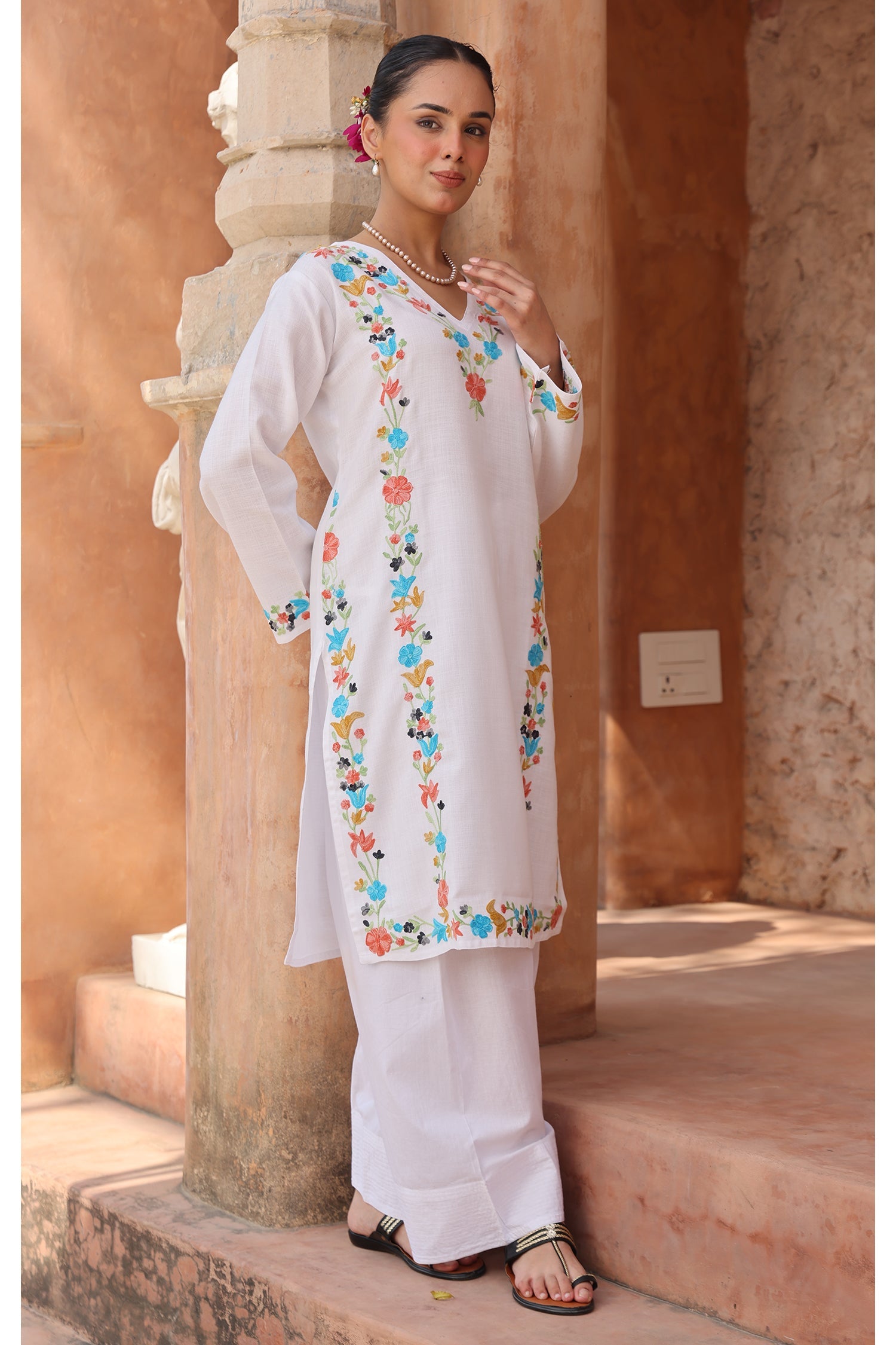 Woolen Kashmiri Aari Kurta – White