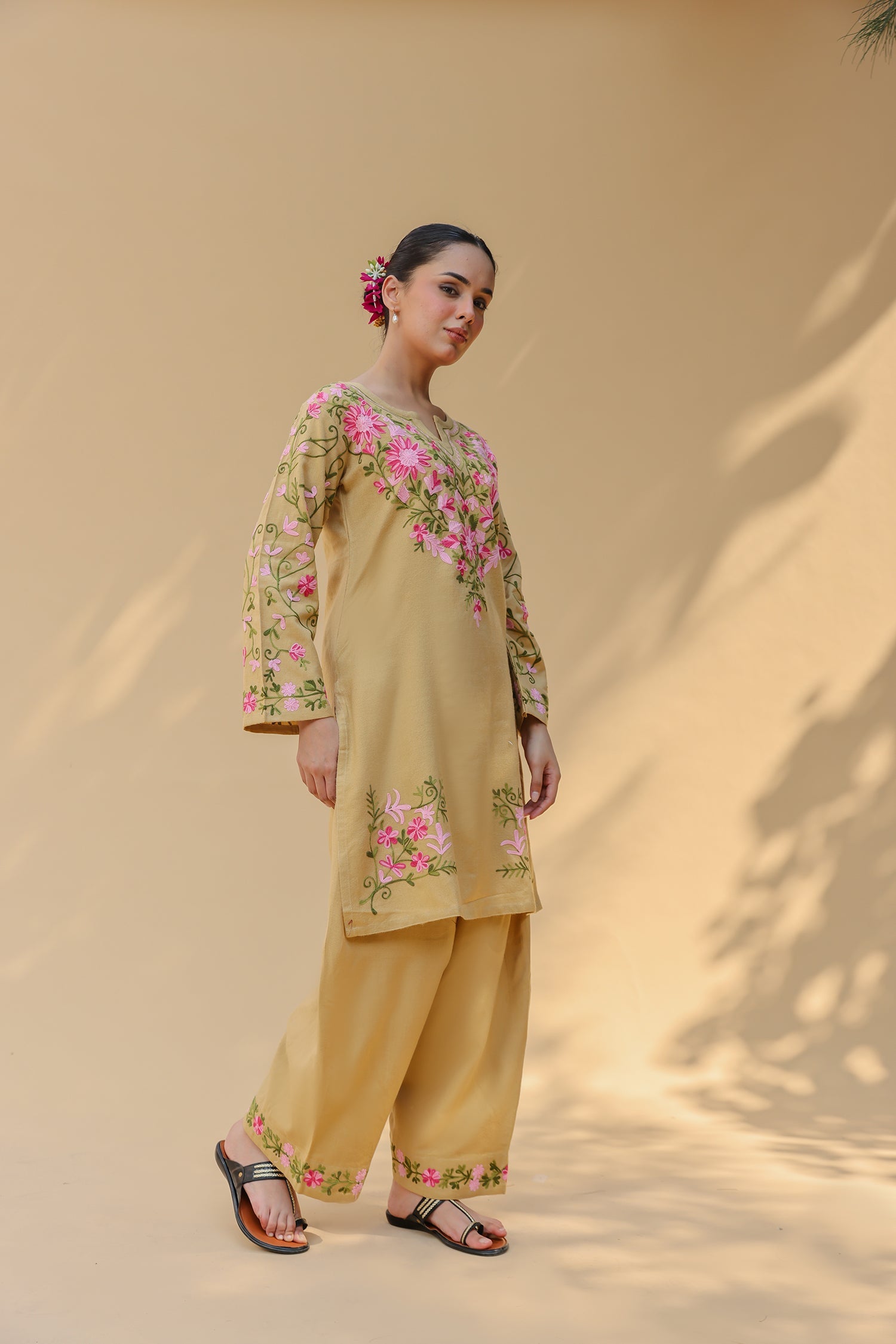 Woolen Kashmiri Aari Kurta Set – Beige with Farsi Bottoms