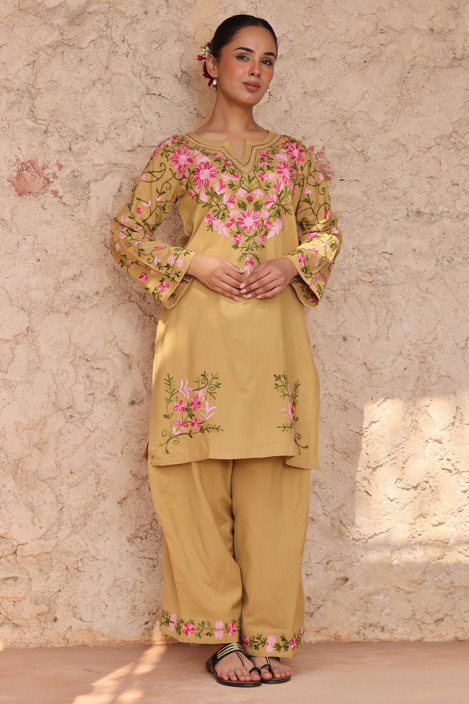 Woolen Kashmiri Aari Kurta Set – Beige with Farsi Bottoms
