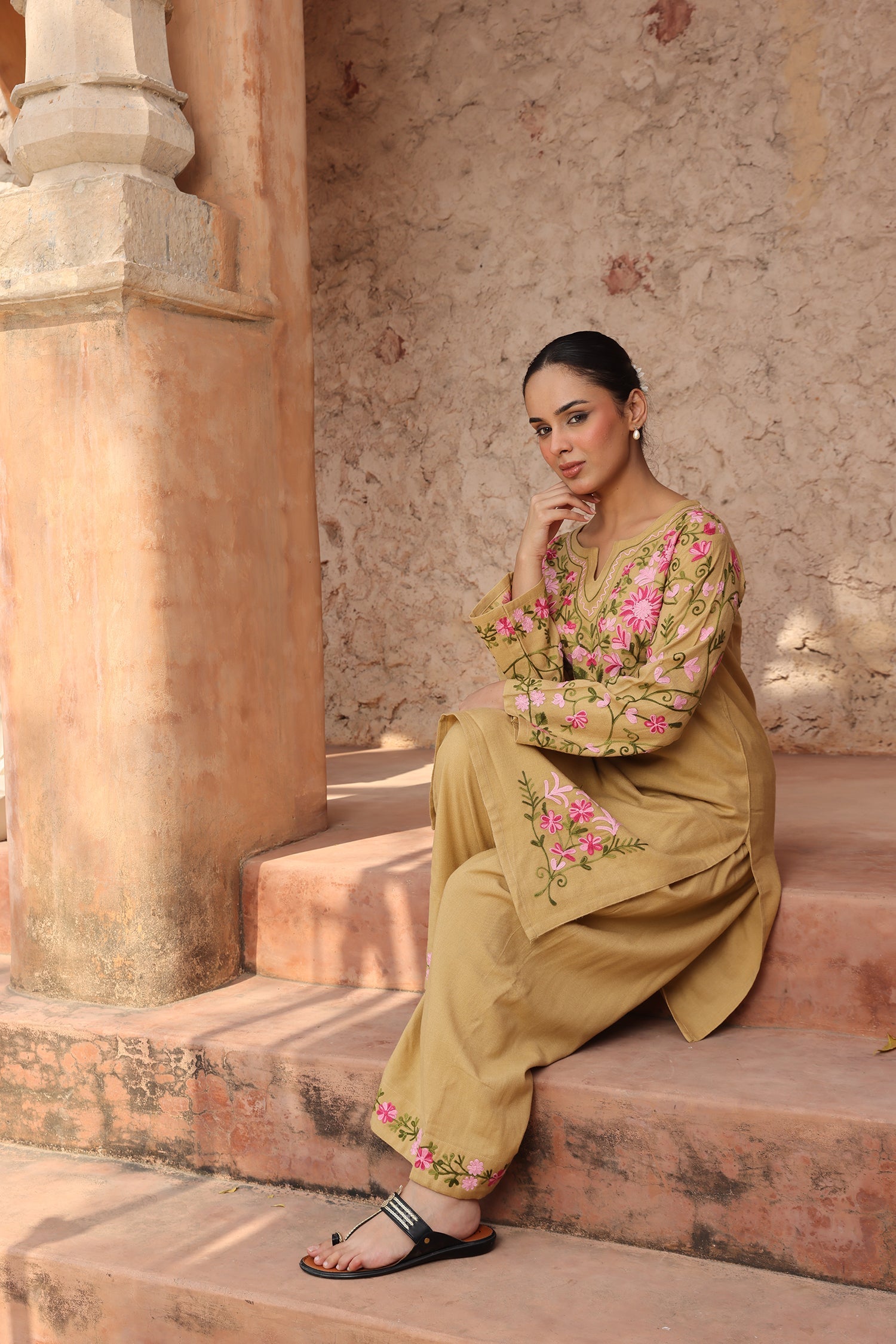 Woolen Kashmiri Aari Kurta Set – Beige with Farsi Bottoms