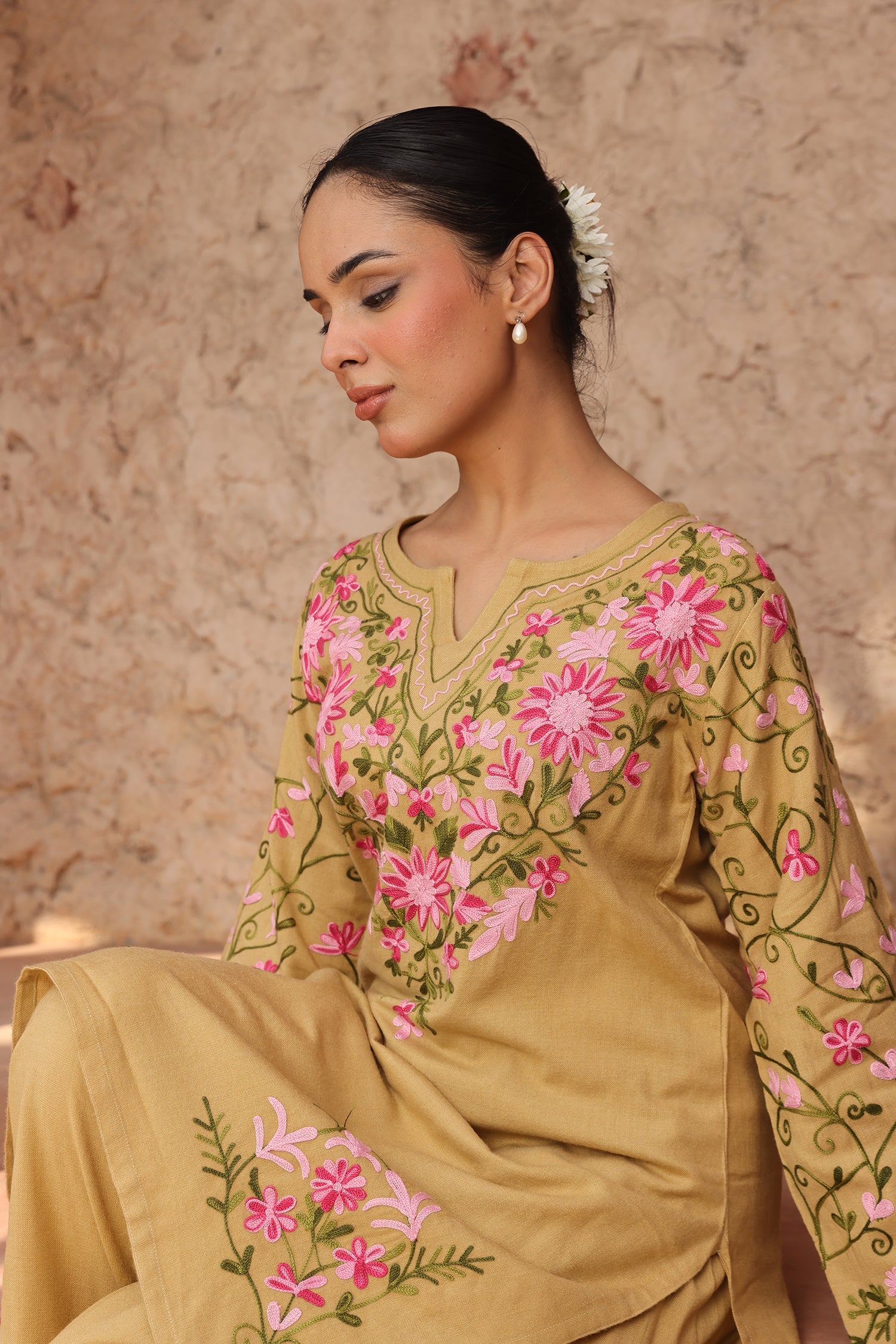 Woolen Kashmiri Aari Kurta Set – Beige with Farsi Bottoms