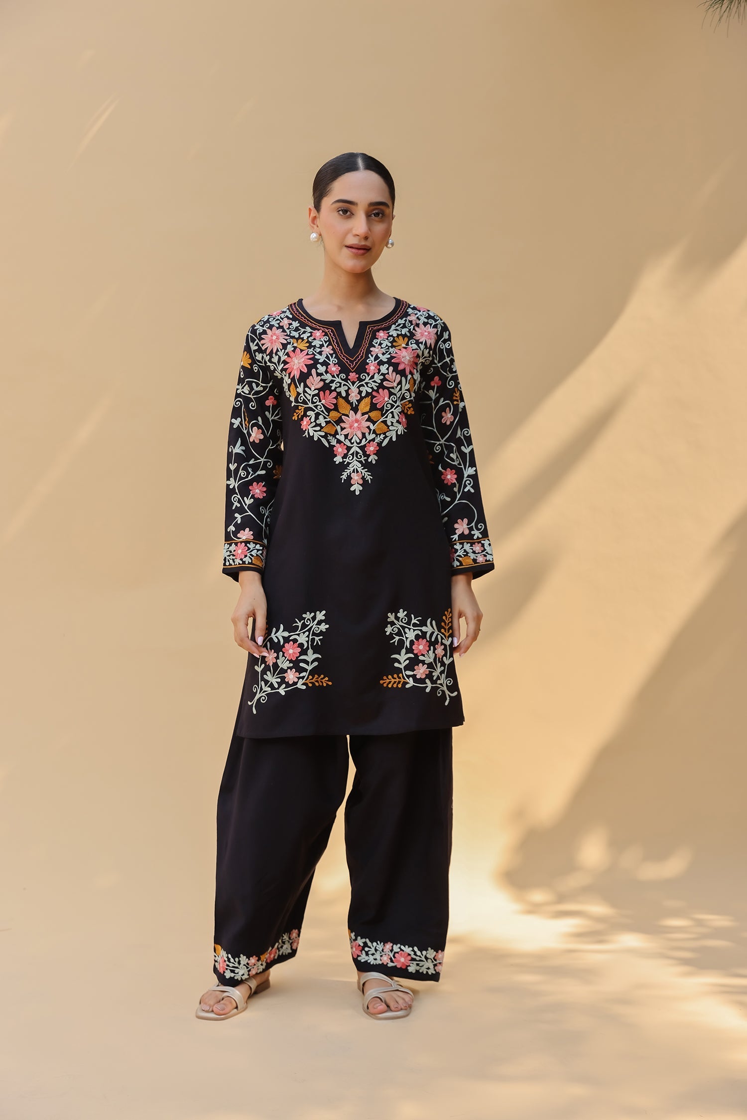 Woolen Kashmiri Aari Kurta Set – Black with Farsi Bottoms