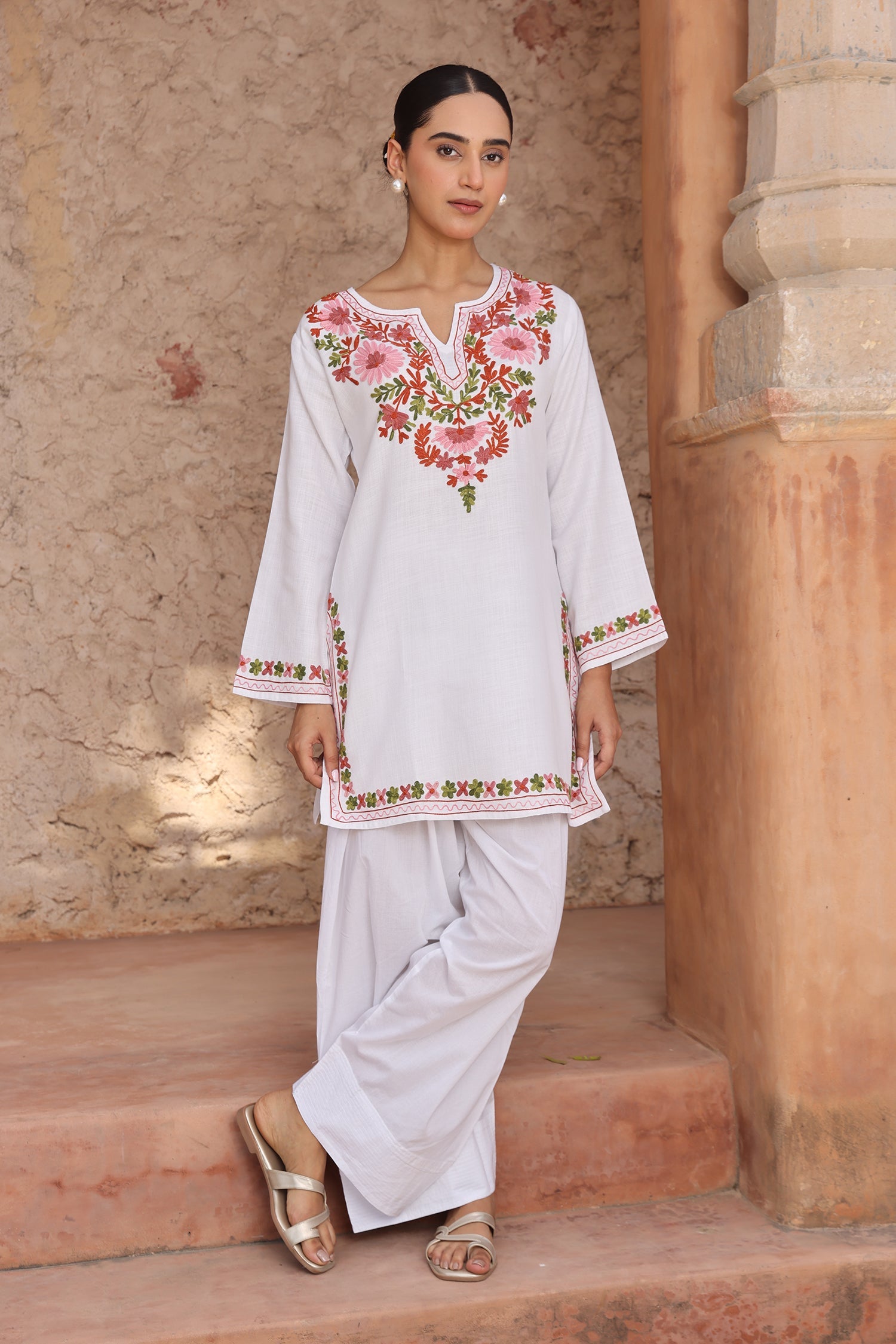 Woolen Kashmiri Aari Short Kurta – White