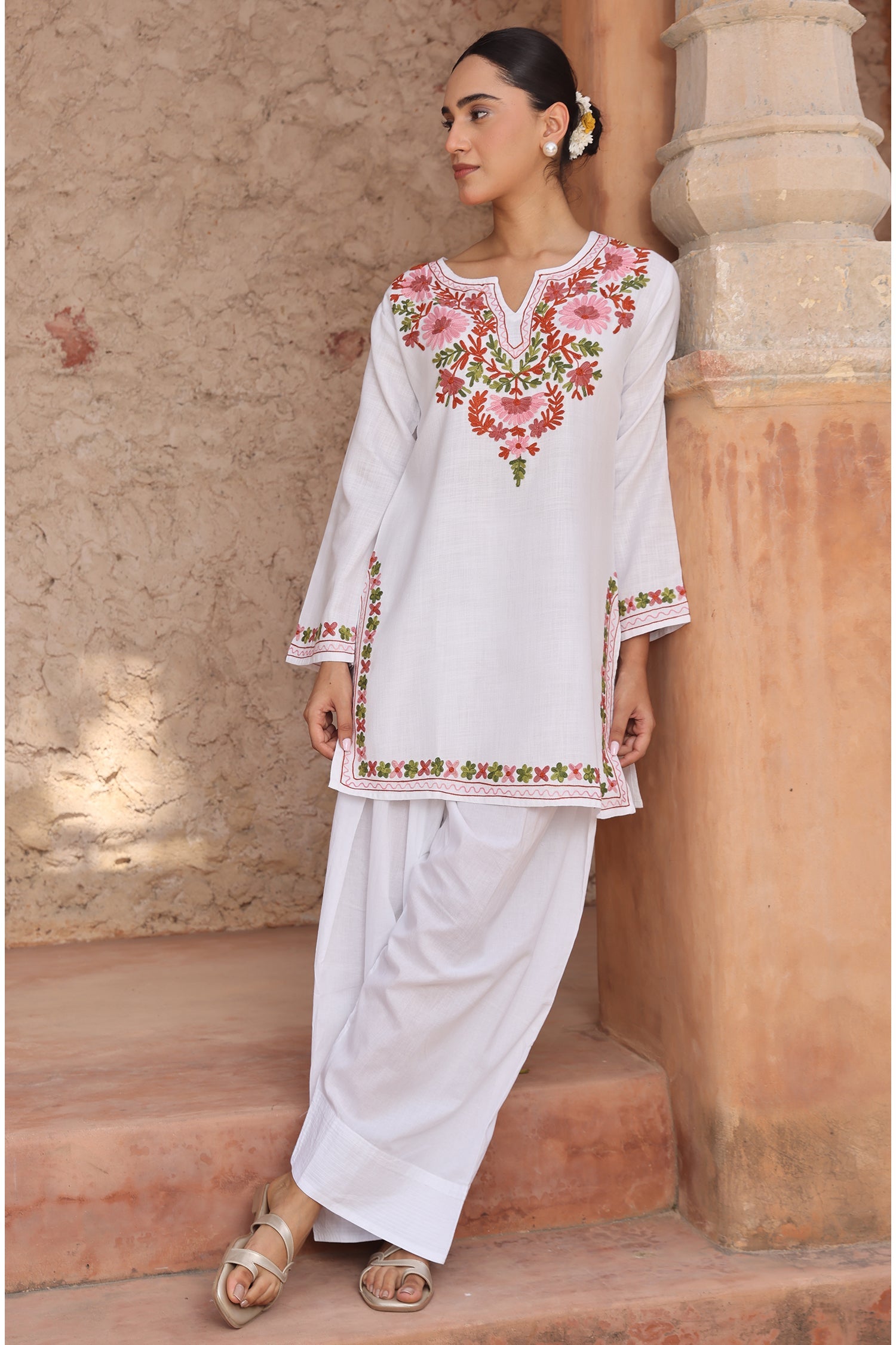 Woolen Kashmiri Aari Short Kurta – White