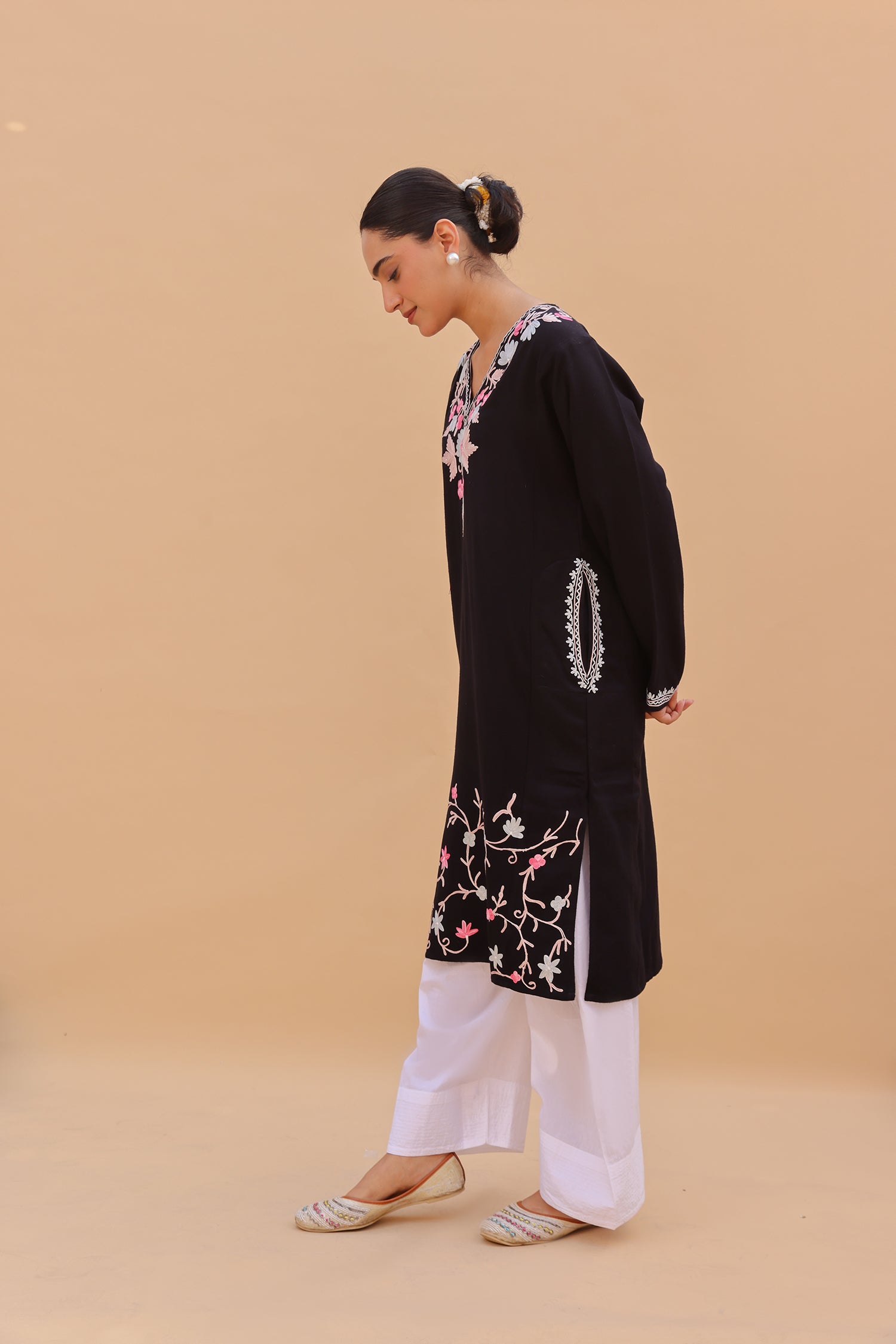 Woolen Phiran in Kashmiri Aari Embroidery - Black