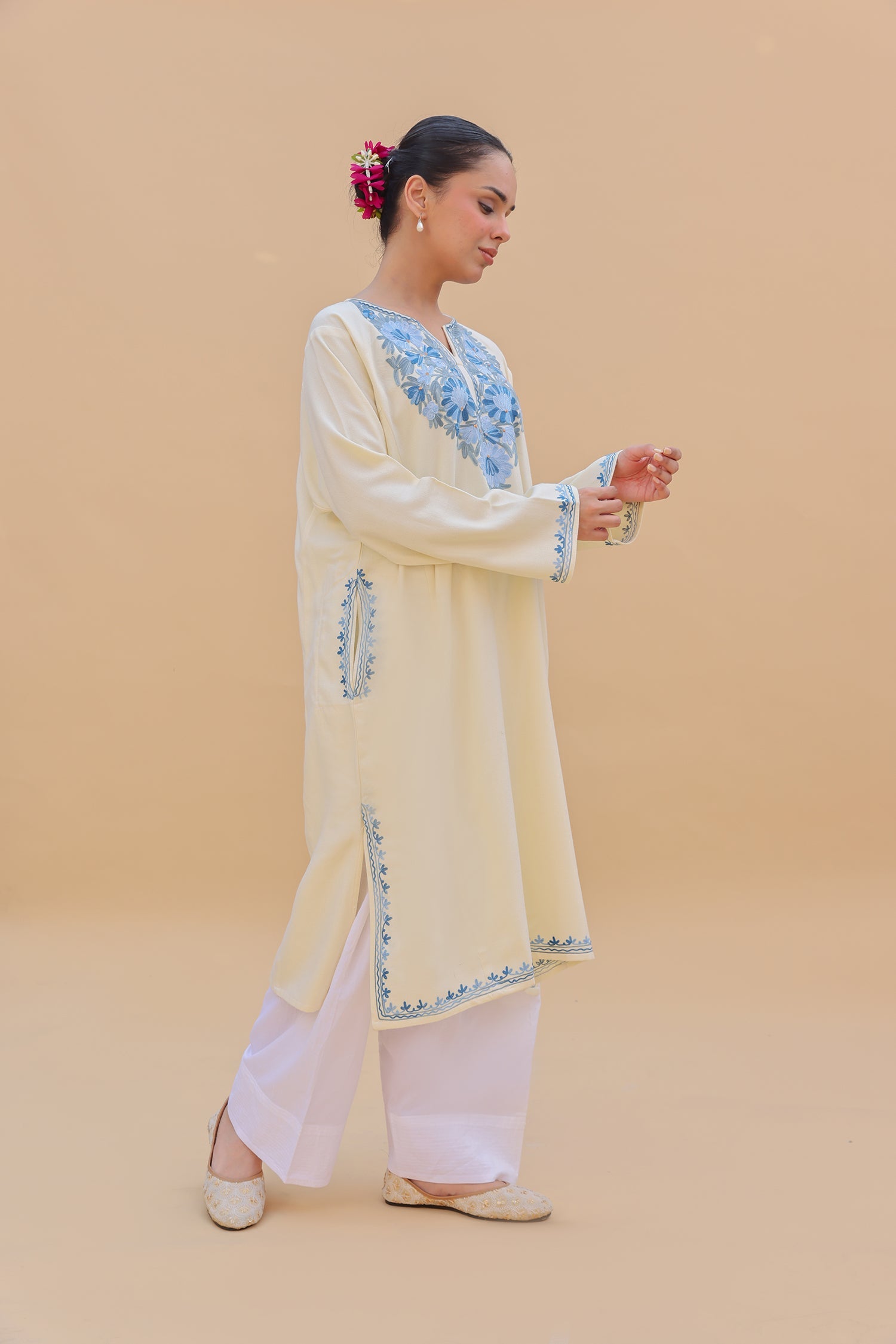 Woolen Phiran in Kashmiri Aari Embroidery - White