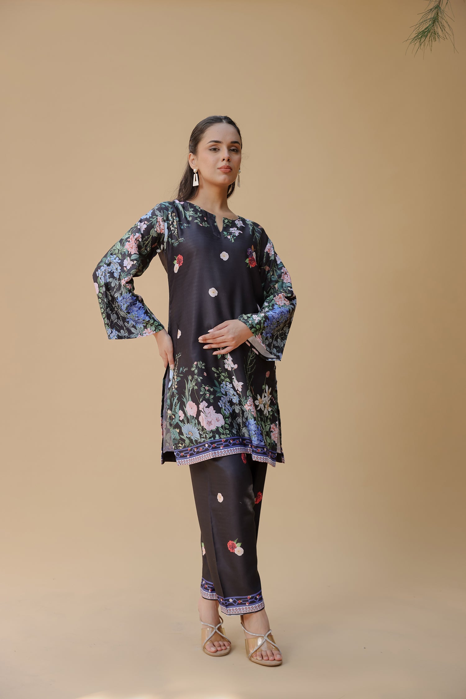 Pashmina Printkari Coord Set with Straight Bottoms – Black Floral