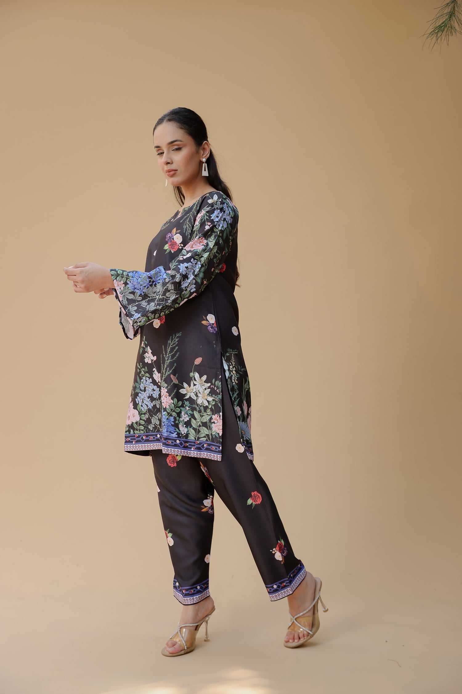 Pashmina Printkari Coord Set with Straight Bottoms – Black Floral