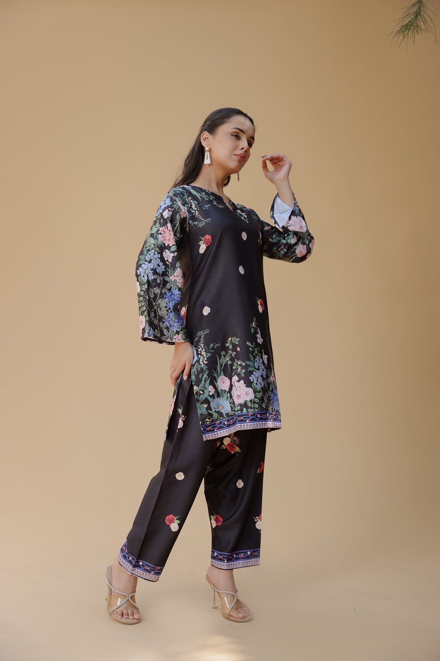 Pashmina Printkari Coord Set with Straight Bottoms – Black Floral