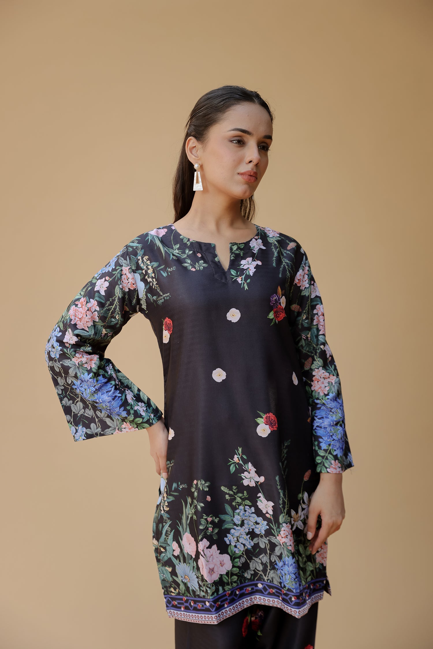 Pashmina Printkari Coord Set with Straight Bottoms – Black Floral