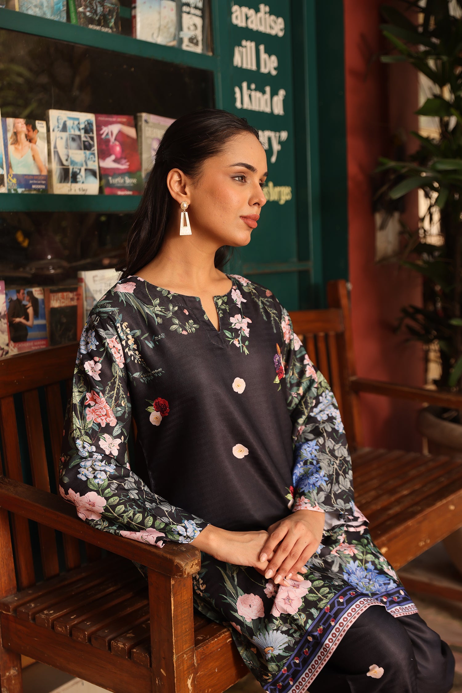 Pashmina Printkari Coord Set with Straight Bottoms – Black Floral