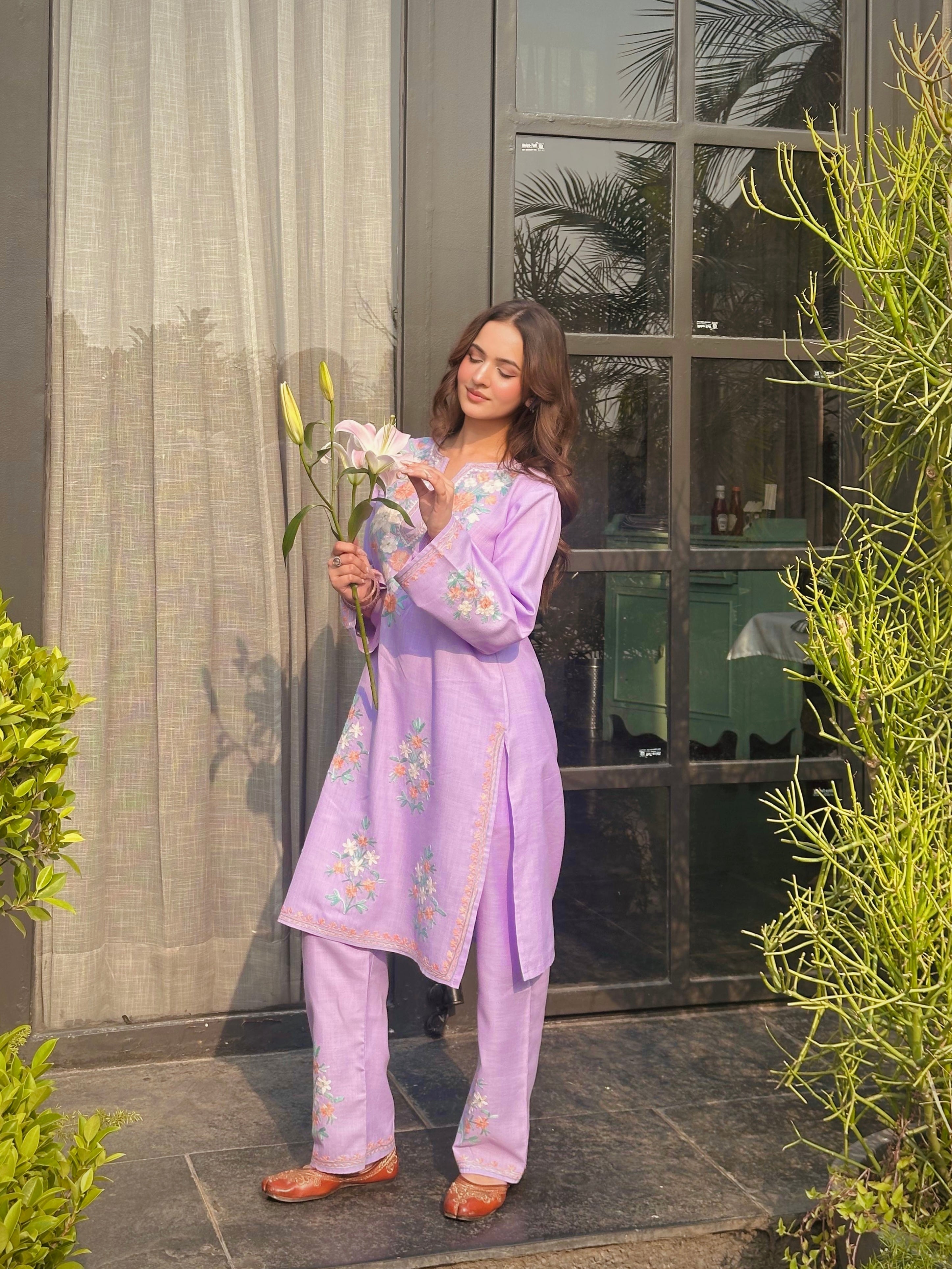 Bhavya jain In Cotton Kurta Set in Kashmiri Aari -Lavender