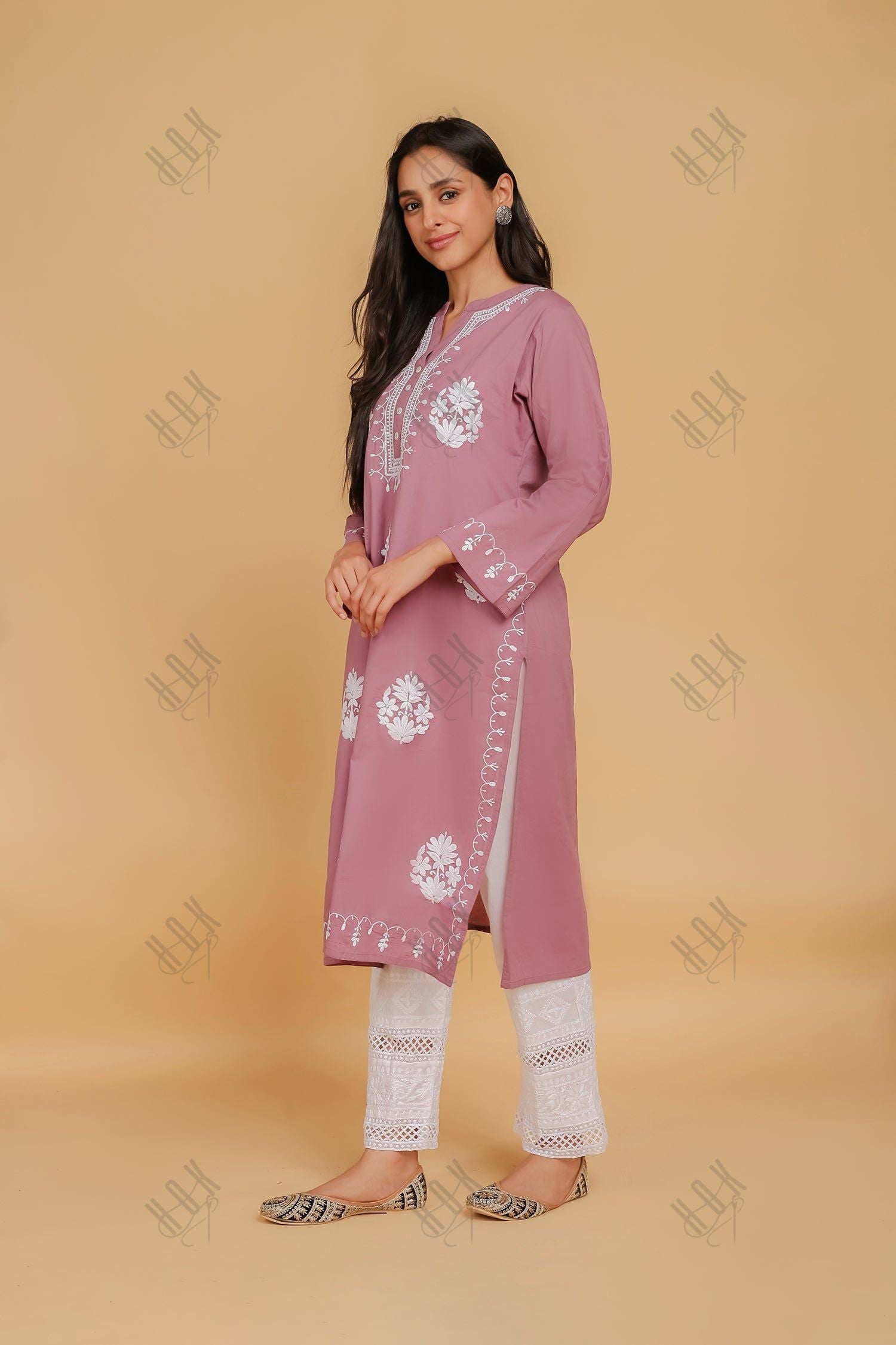 Saba Chikankari Long Kurta In Cotton - Peach