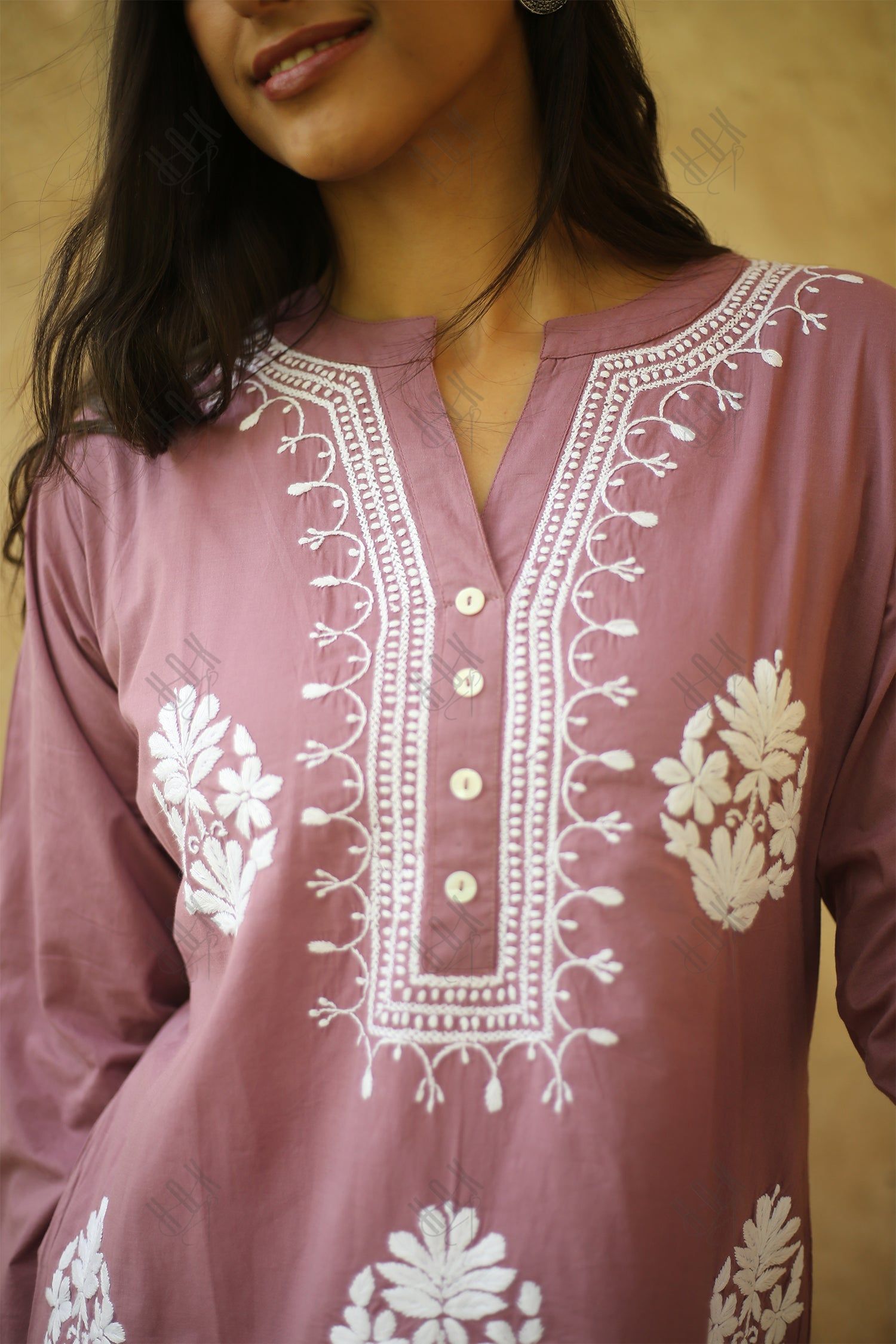 Saba Chikankari Long Kurta In Cotton - Peach