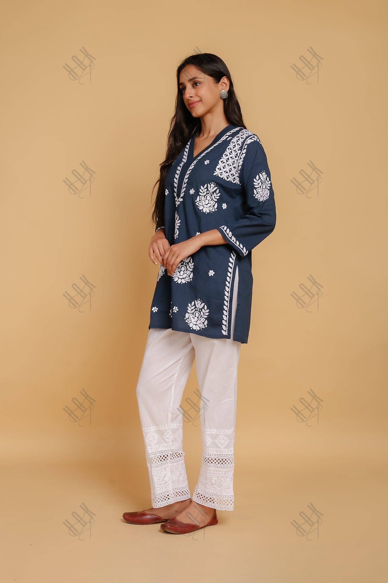 Saba Chikankari Short Kurta In Slub Cotton - Navy Blue