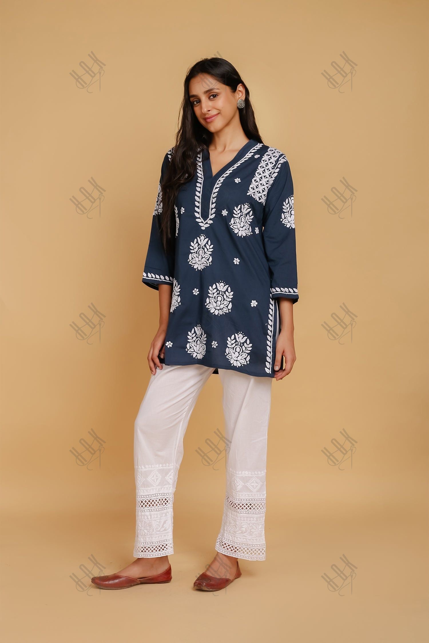 Saba Chikankari Short Kurta In Slub Cotton - Navy Blue