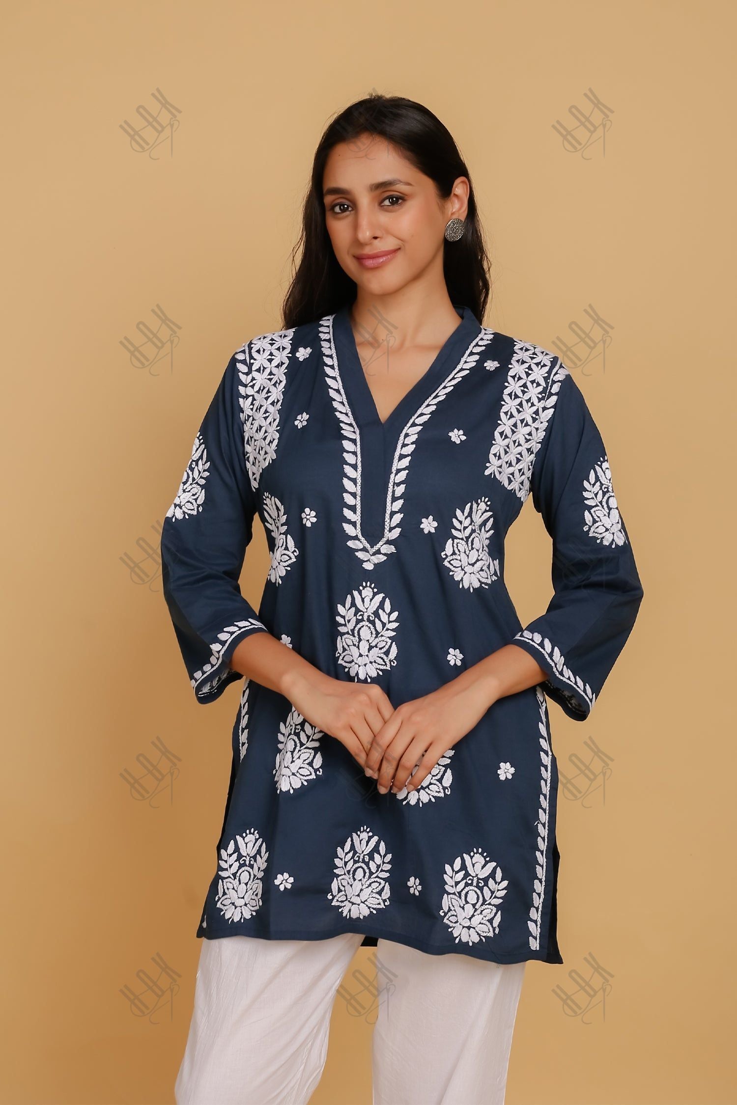 Saba Chikankari Short Kurta In Slub Cotton - Navy Blue