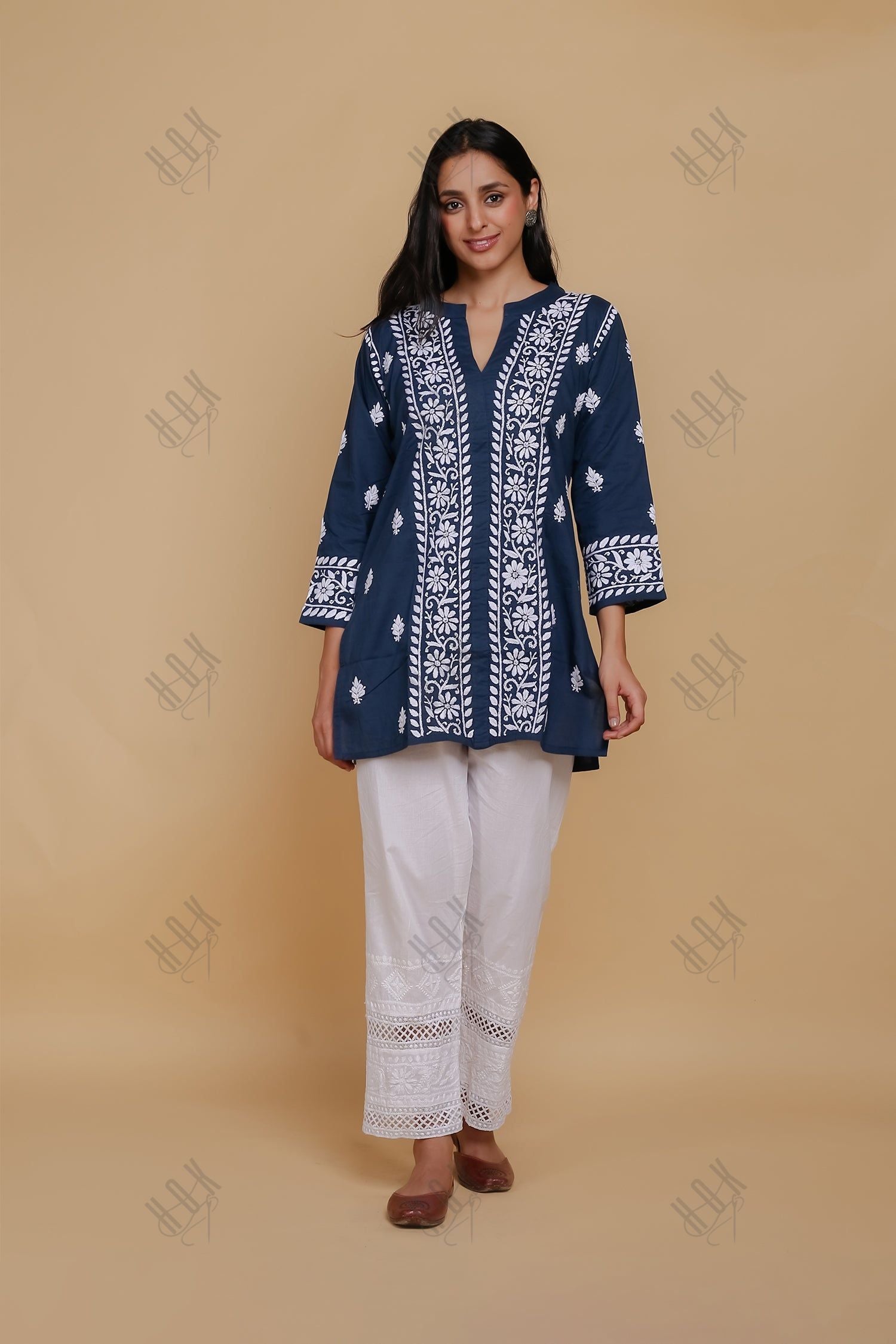 Saba Chikankari Short Kurta In Slub Cotton - Blue