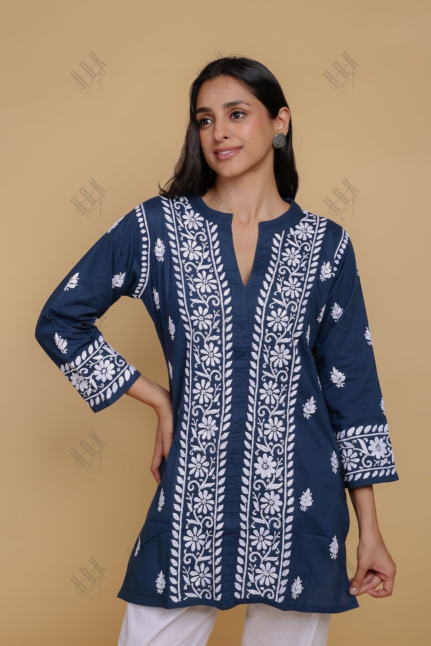 Saba Chikankari Short Kurta In Slub Cotton - Blue