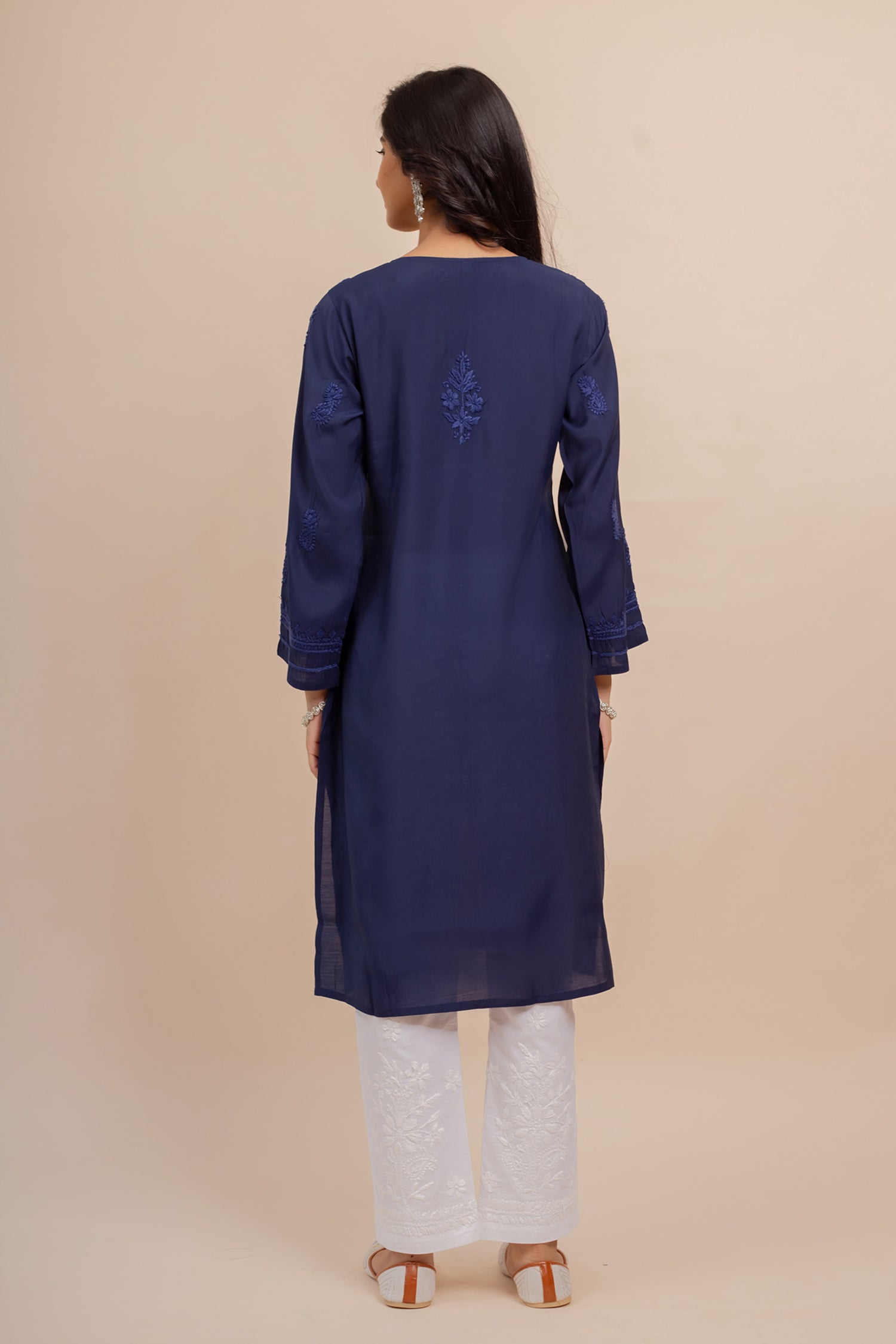 Saba Muslin Kurta In Blue With White Zari Embroidery