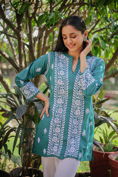 Saba Chikankari Short Kurta In Slub Cotton - Green