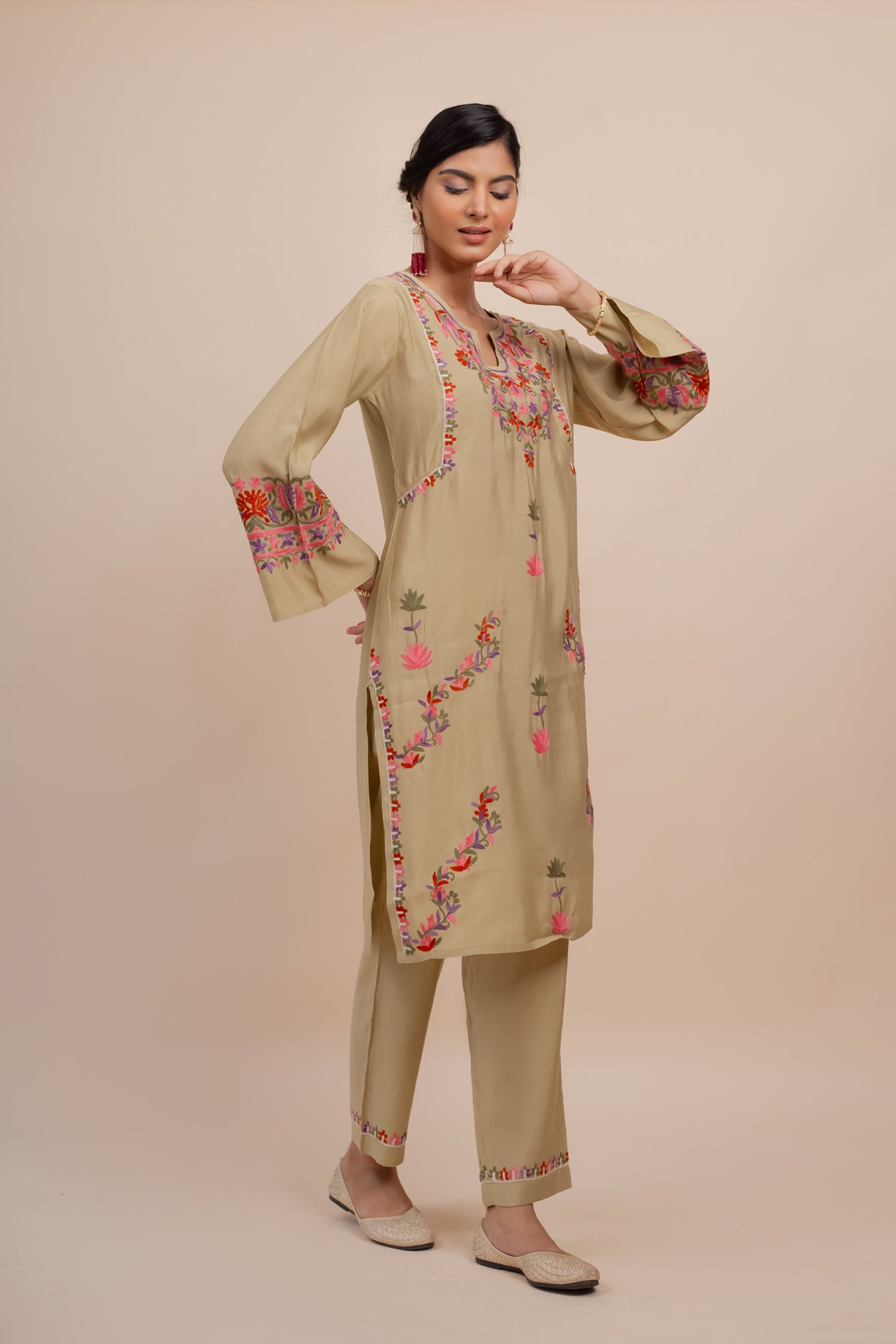 Falak Kashmiri Kurta Set In Muslin Beige