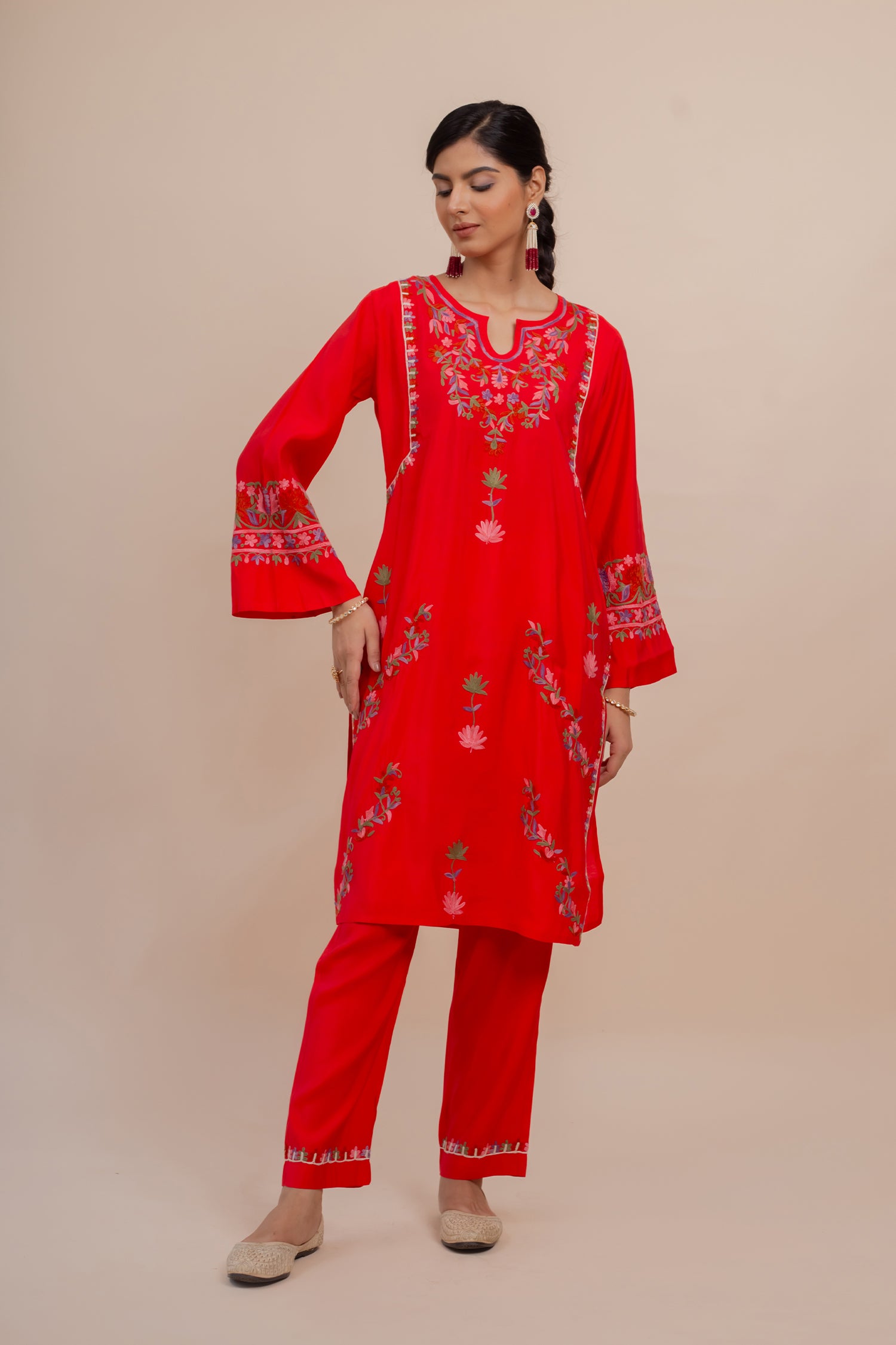 Falak Kashmiri Kurta Set In Muslin Red