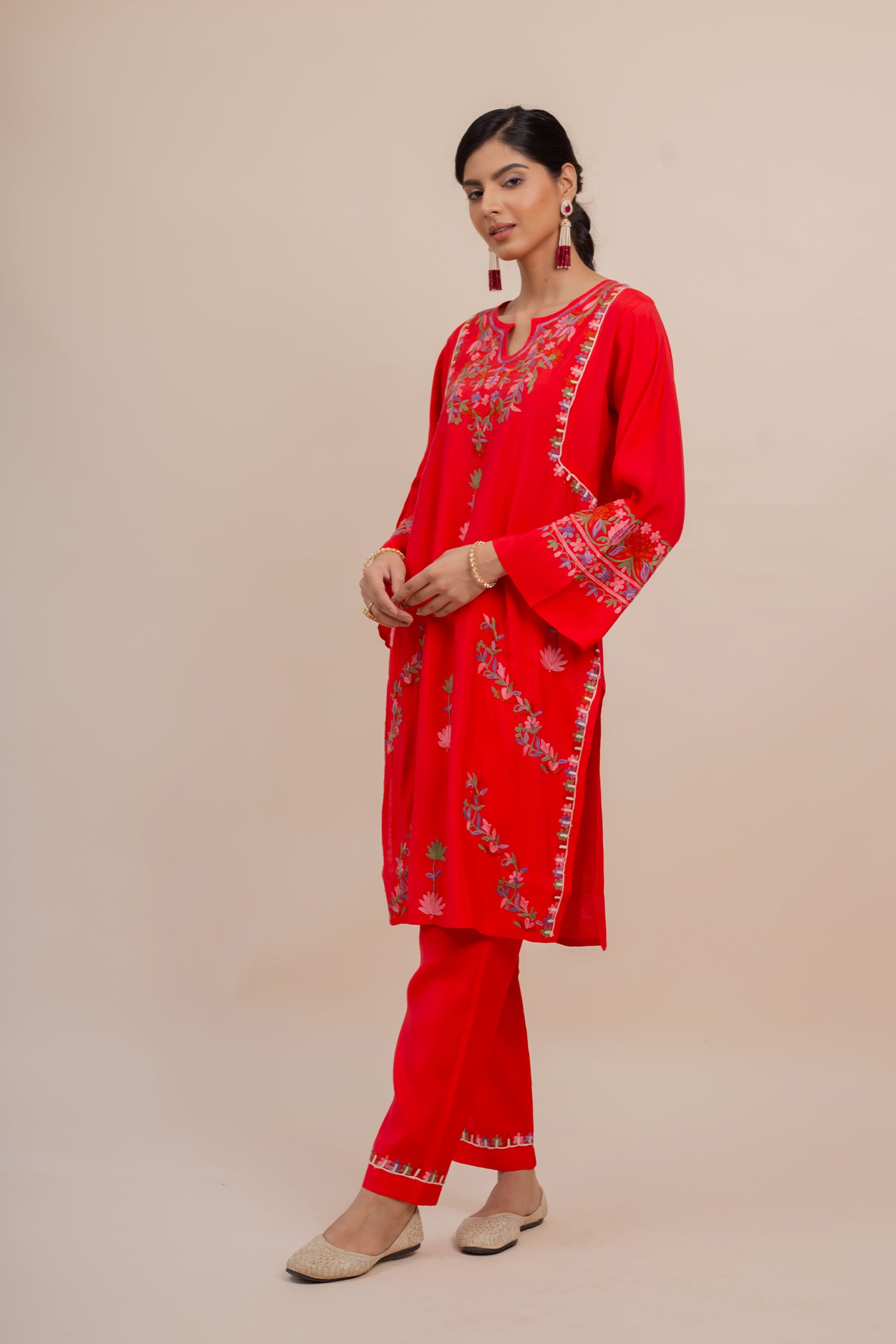 Falak Kashmiri Kurta Set In Muslin Red