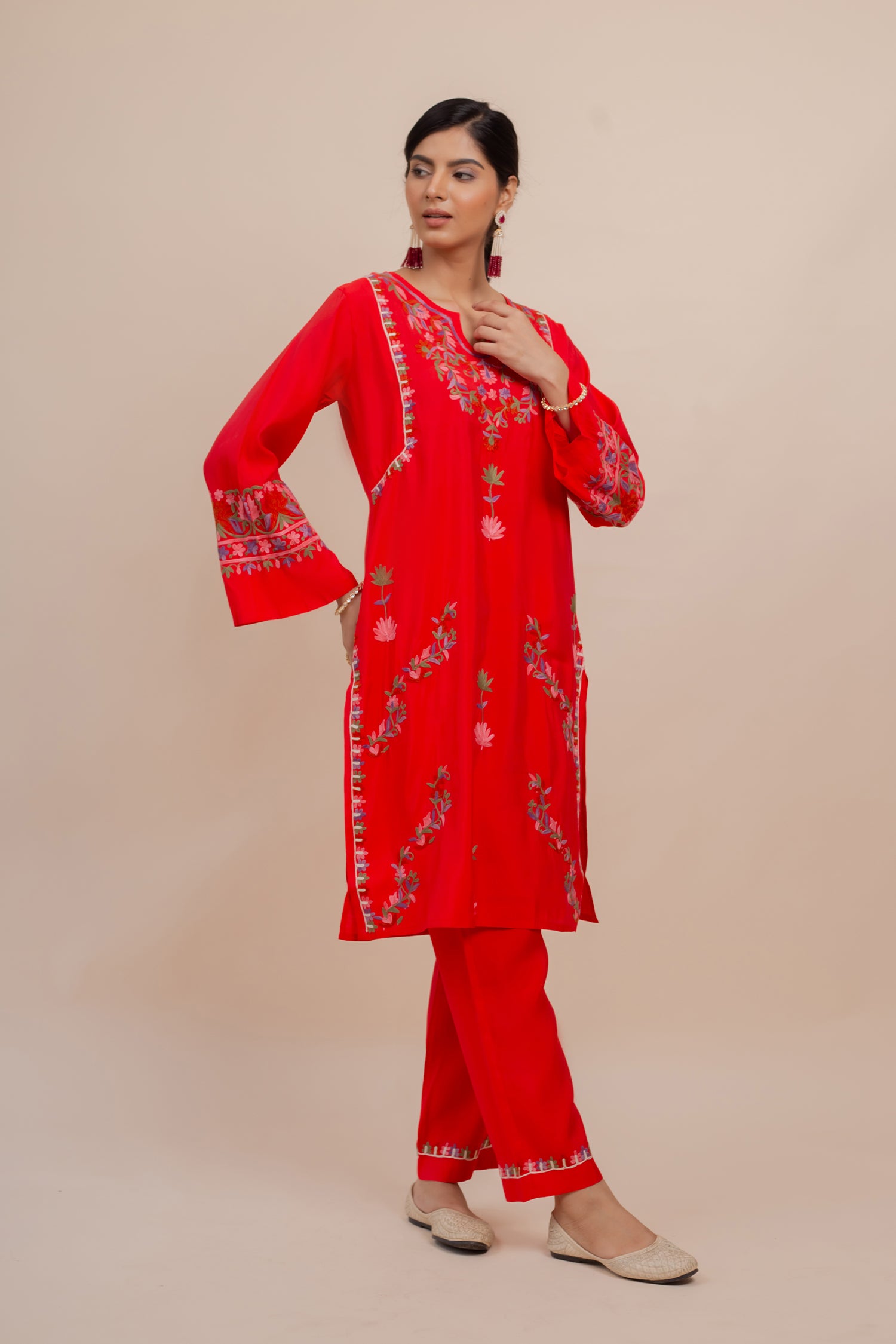 Falak Kashmiri Kurta Set In Muslin Red