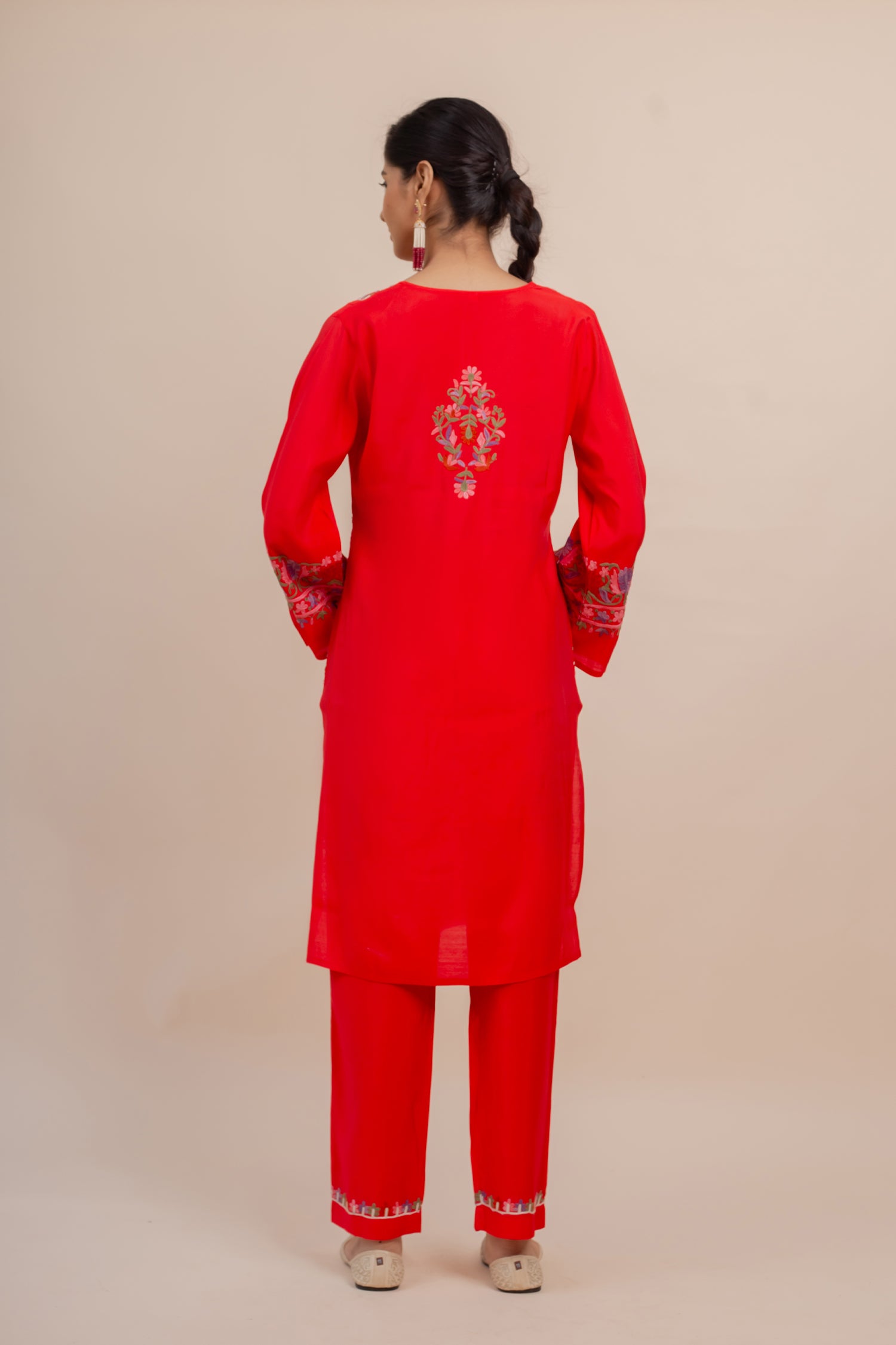 Falak Kashmiri Kurta Set In Muslin Red