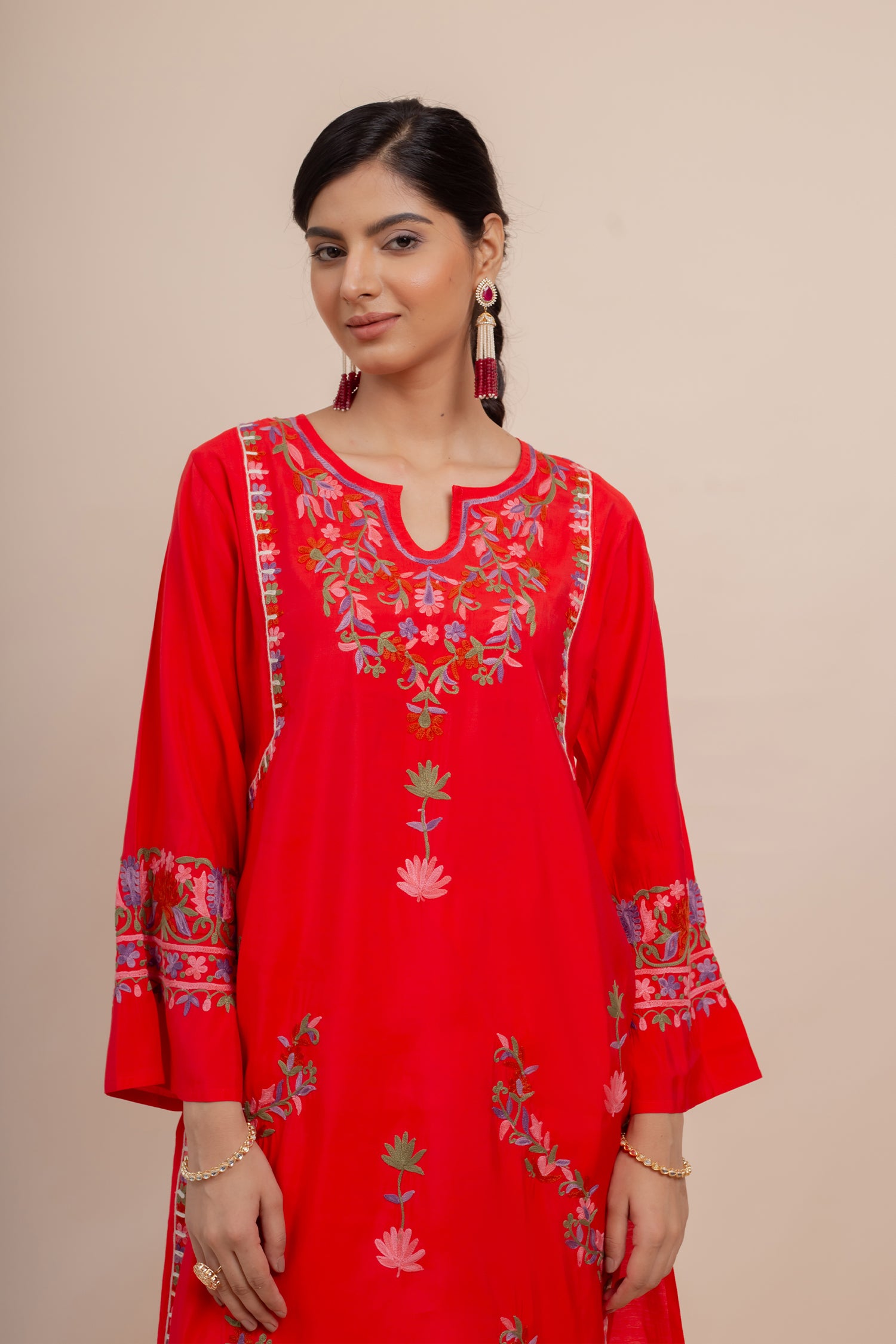 Falak Kashmiri Kurta Set In Muslin Red