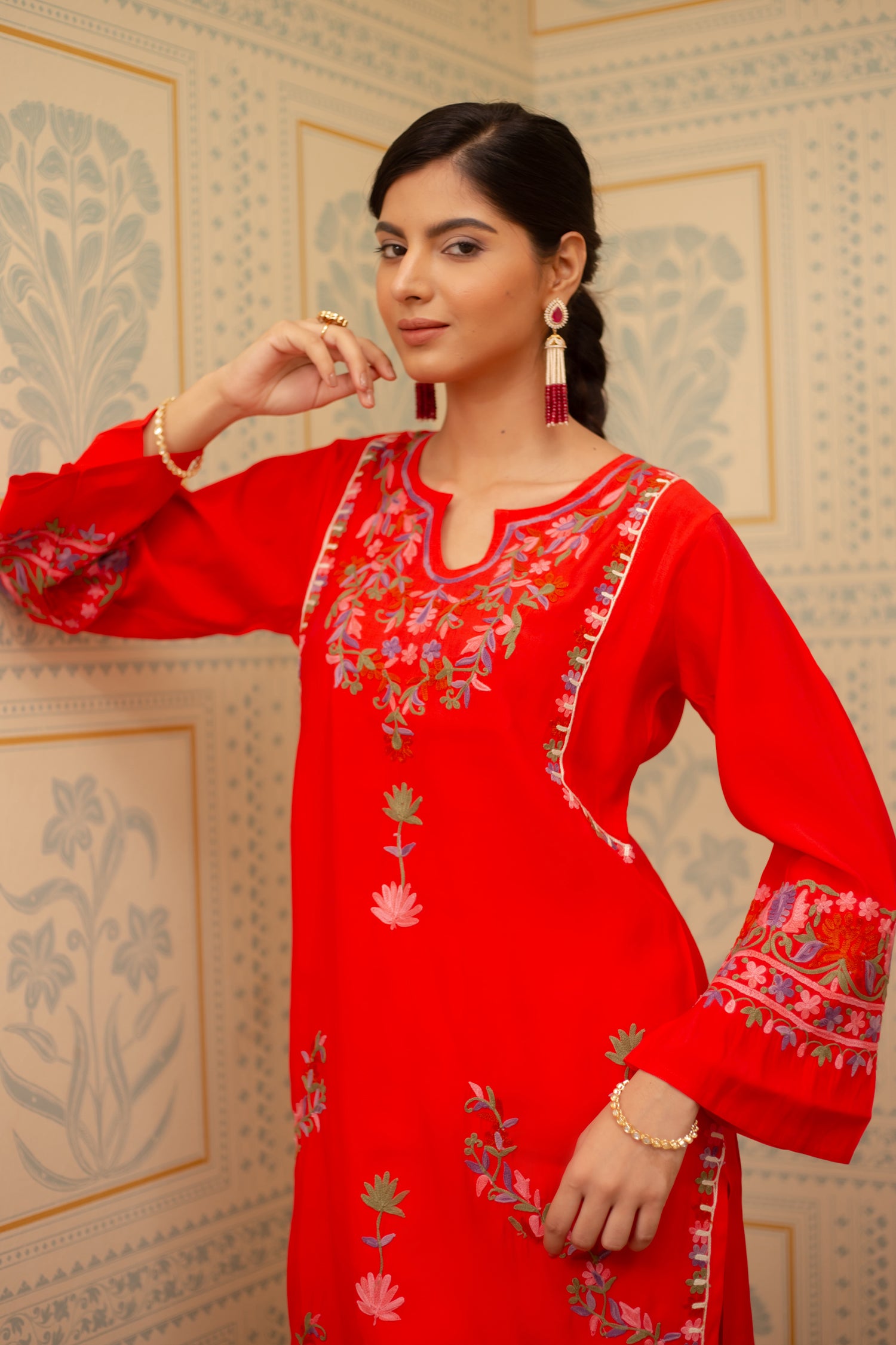 Falak Kashmiri Kurta Set In Muslin Red