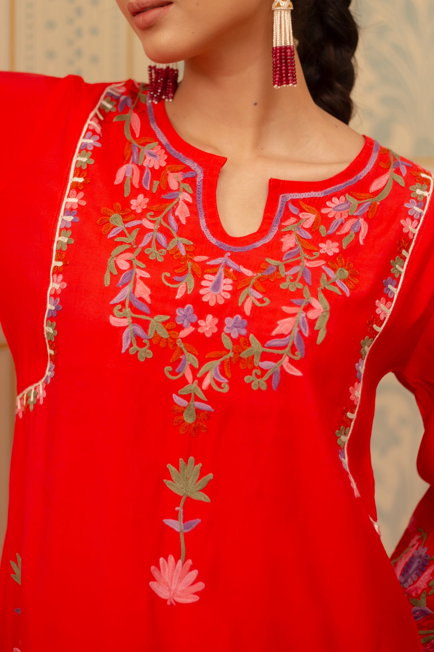 Falak Kashmiri Kurta Set In Muslin Red