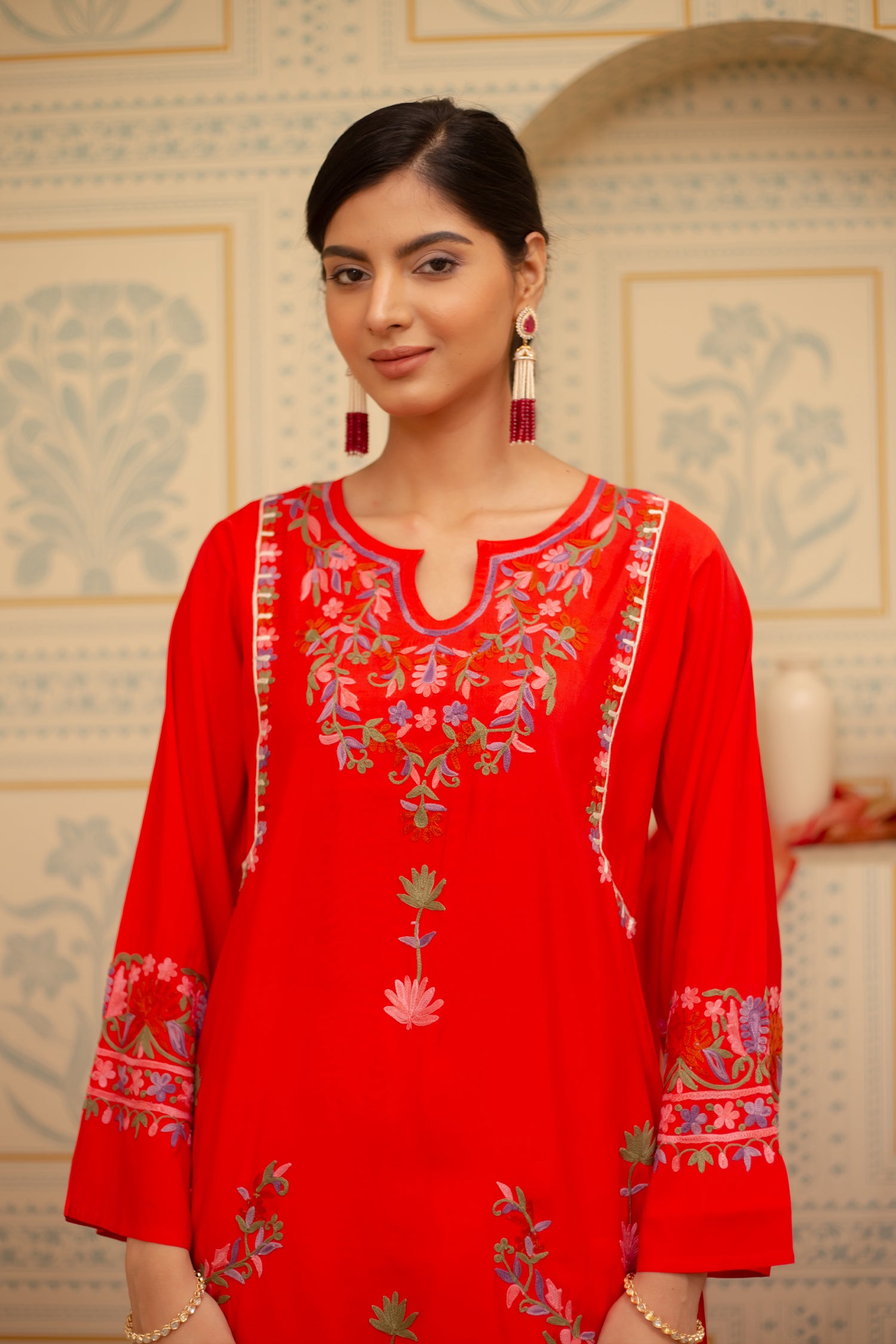 Falak Kashmiri Kurta Set In Muslin Red