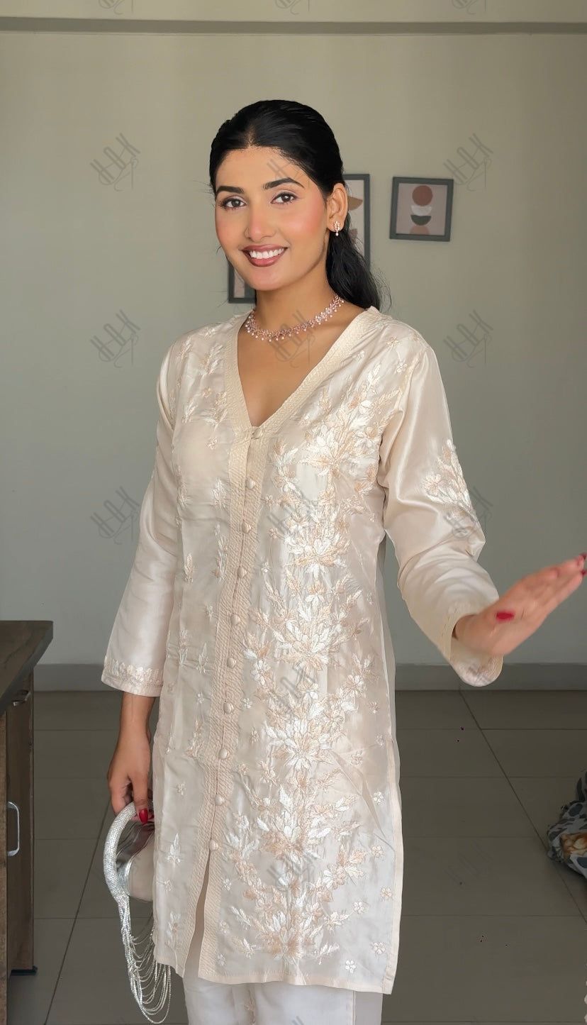 Fiza Malik in Saba Chikankari Kurta Set in Habutai Silk - Cream