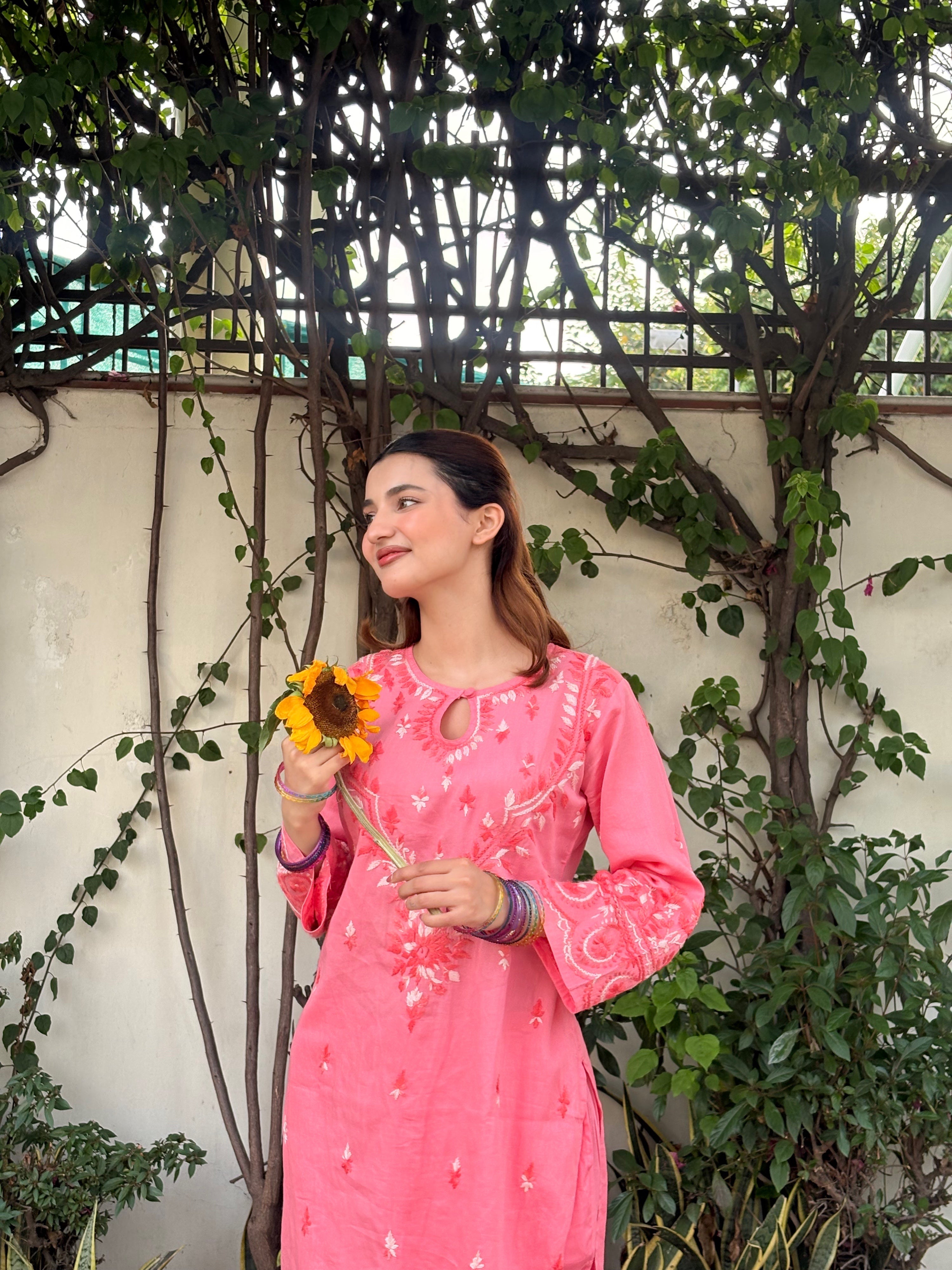 Dilreet In Chikankari Embroidered Kurta Set With Straight Pants in Cotton – Blush Pink