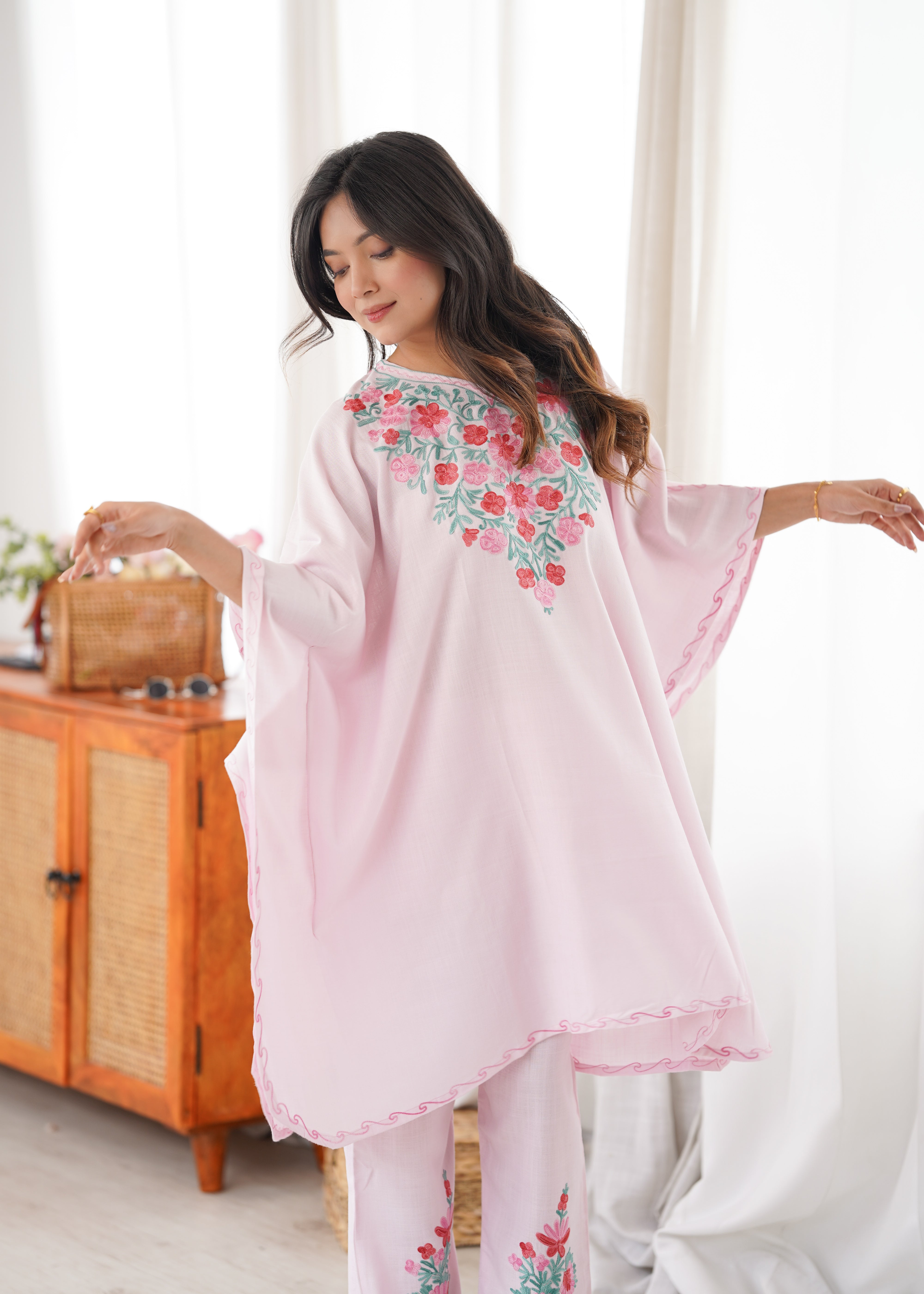 Arti chauhan In Cotton Kaftan Set in Kashmiri Aari - Pink