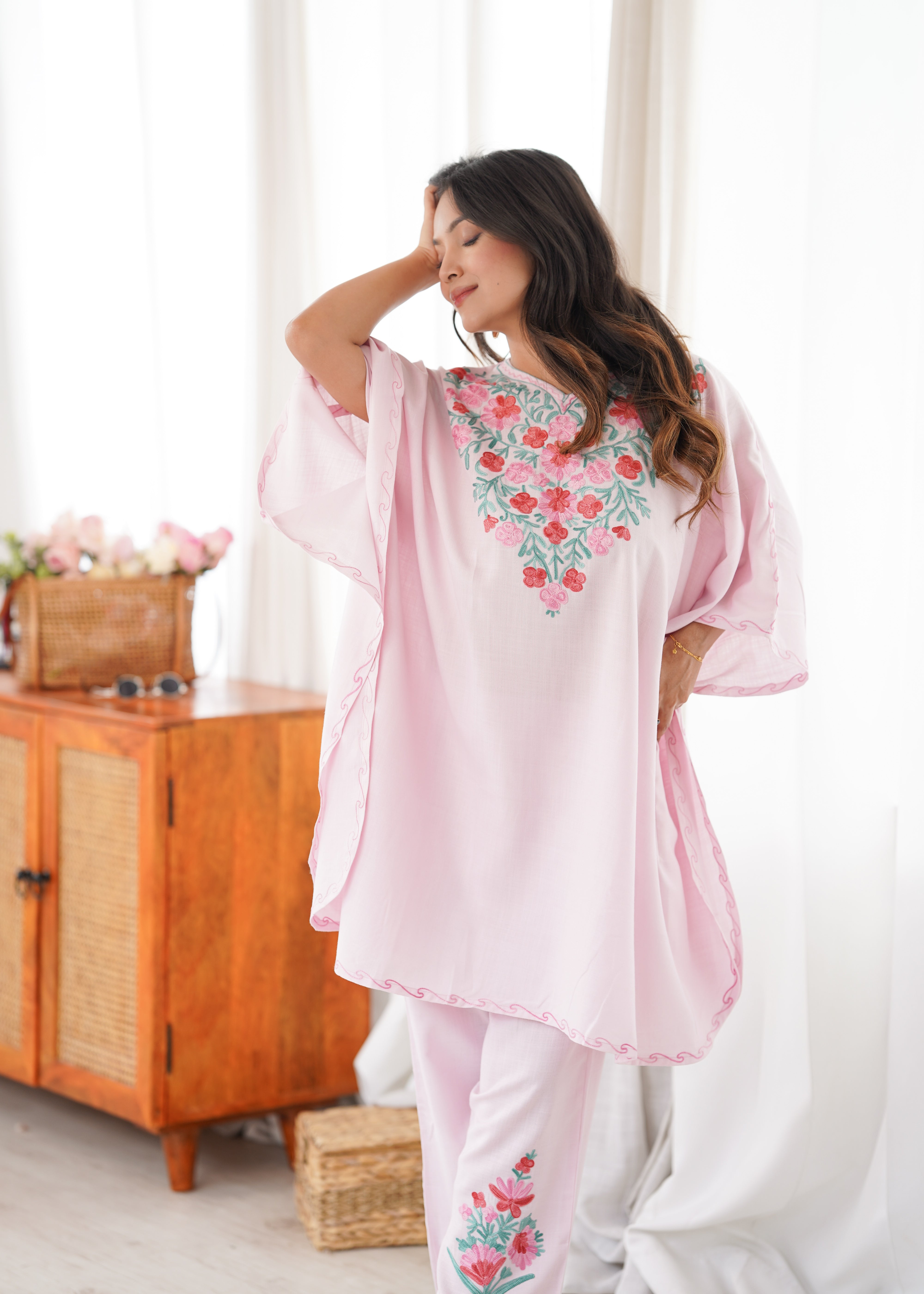Arti chauhan In Cotton Kaftan Set in Kashmiri Aari - Pink