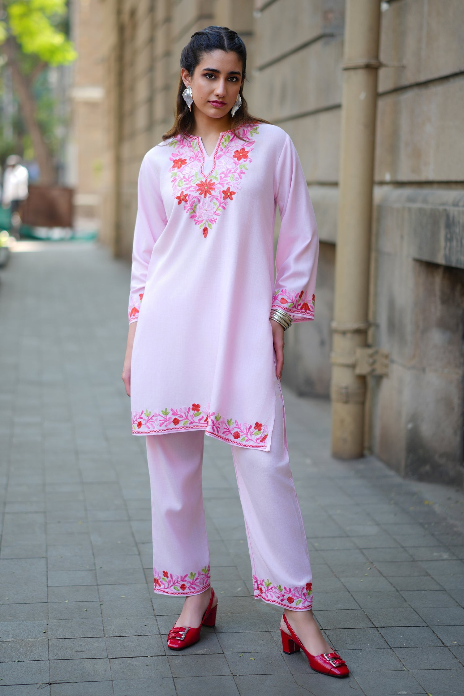 Cotton Kashmiri Aari Embroidered Kurta Set - Pink
