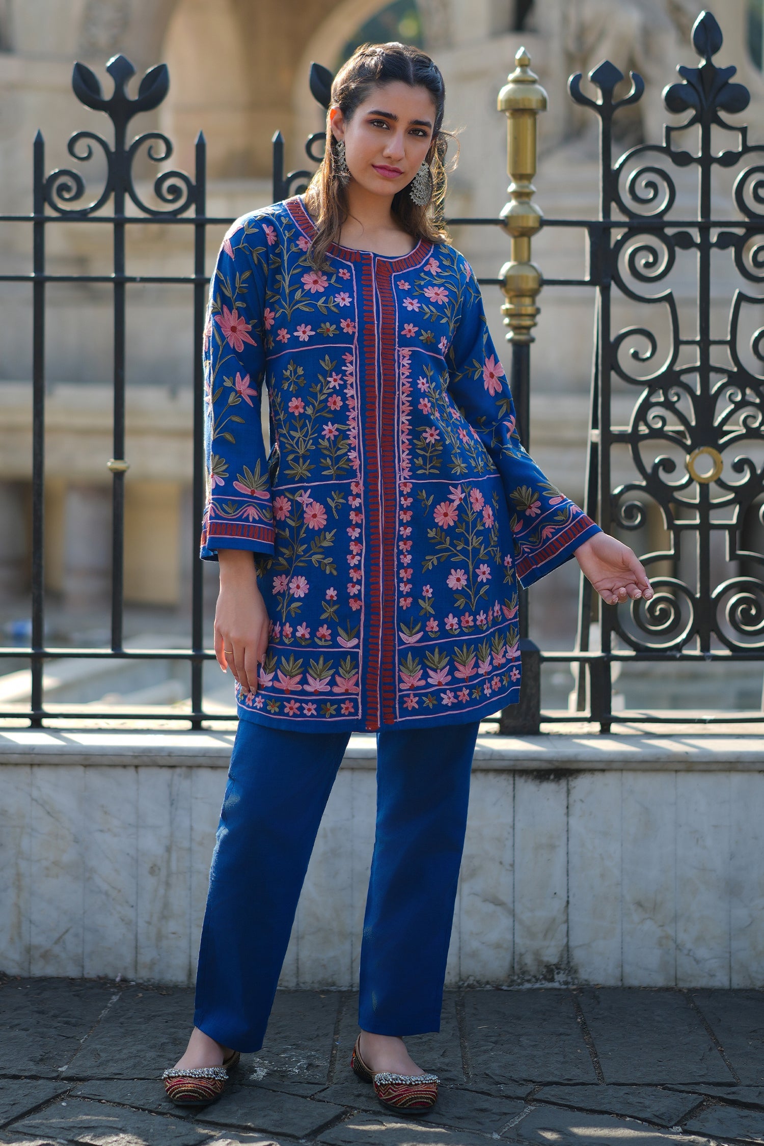 Cotton Kashmiri Aari Embroidered Jacket – Blue