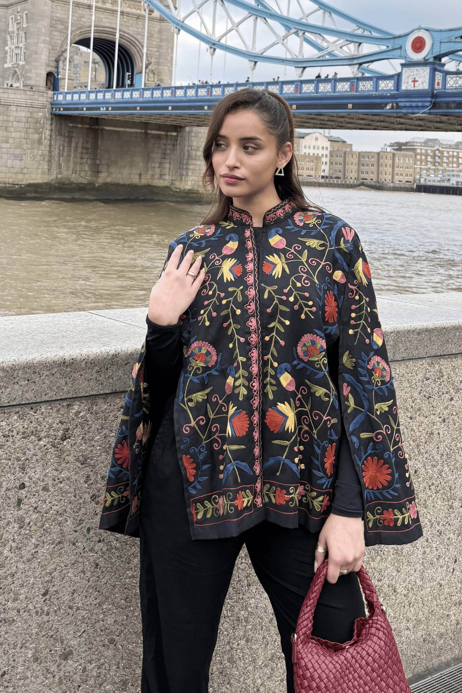 Woolen Kashmiri Aari Cape – Black Multi-Colour