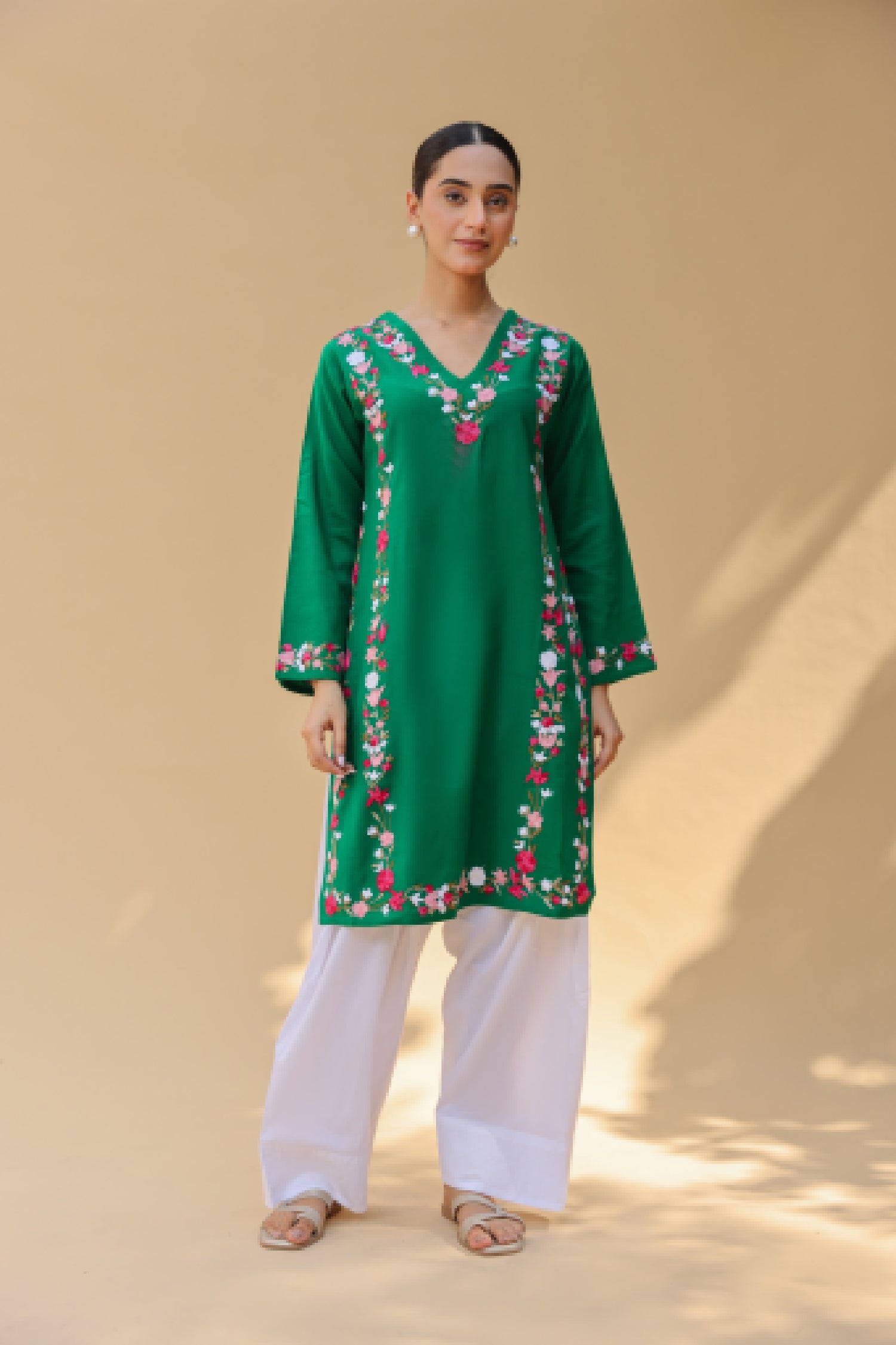 Woolen Kashmiri Aari Kurta – Bottle Green