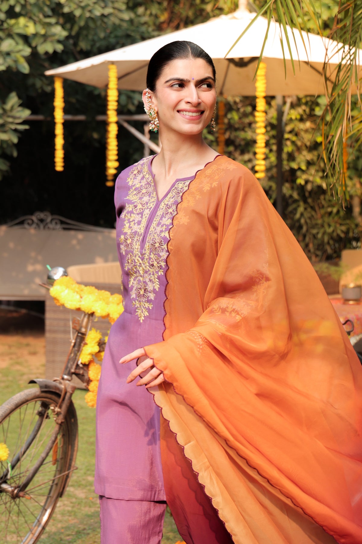 Kashmiri Zari Aari Mul Chanderi Straight Pant Kurta Set in Lavender
