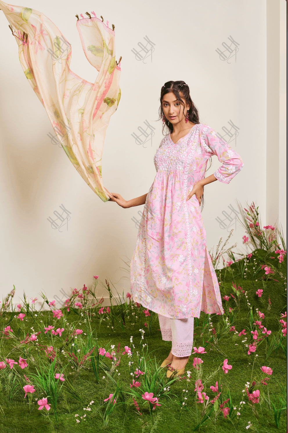 Samma Chikankari Long Kurta in Mul Cotton for Women- Baby Pink - House Of Kari (Chikankari Clothing)