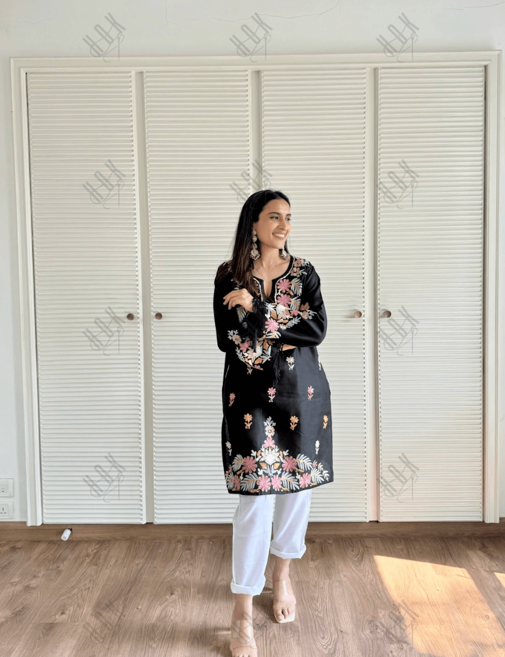 Urmi Falak Kashmiri Long Kurta - Black