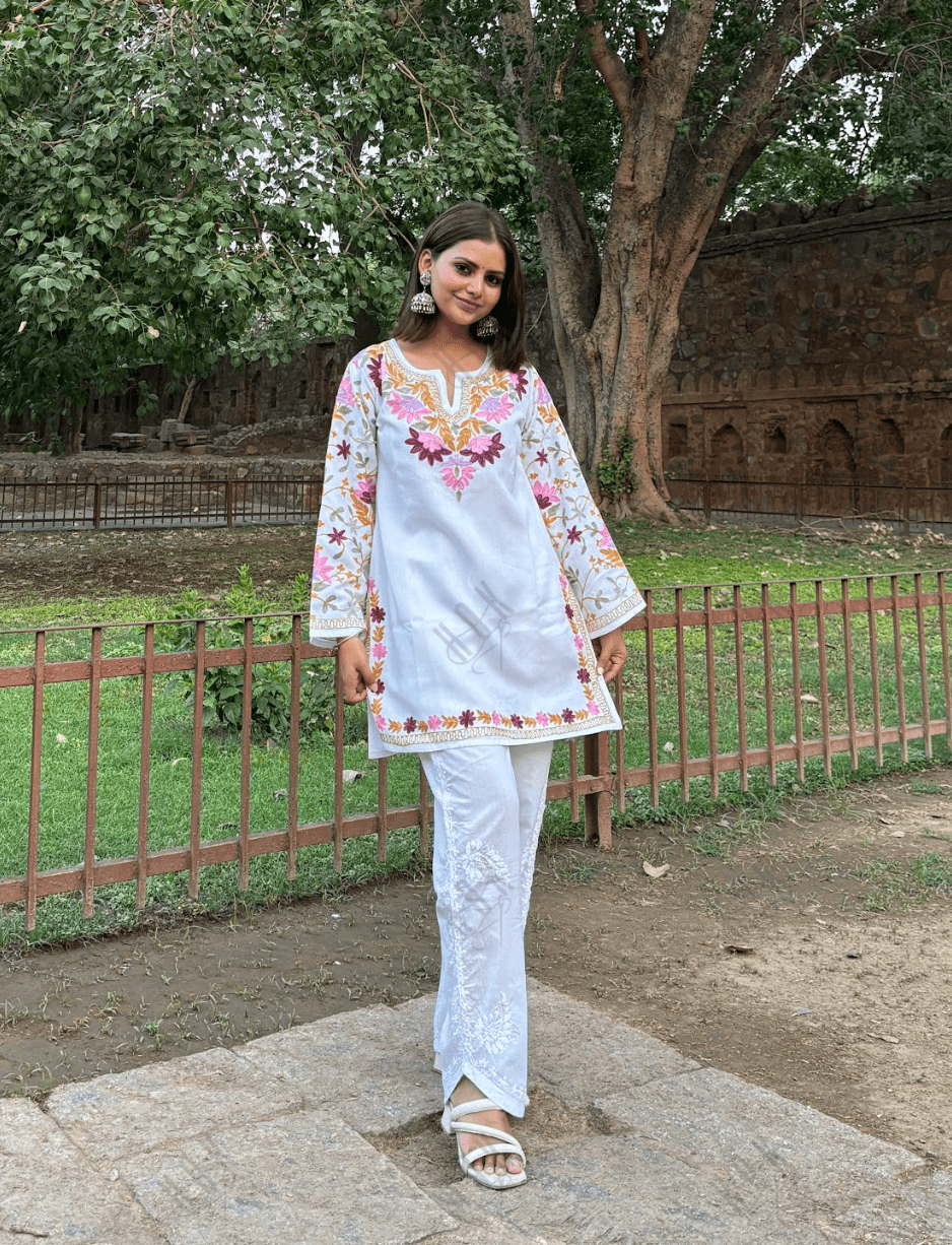 Yanshu in Falak Kashmiri Short Kurta - White